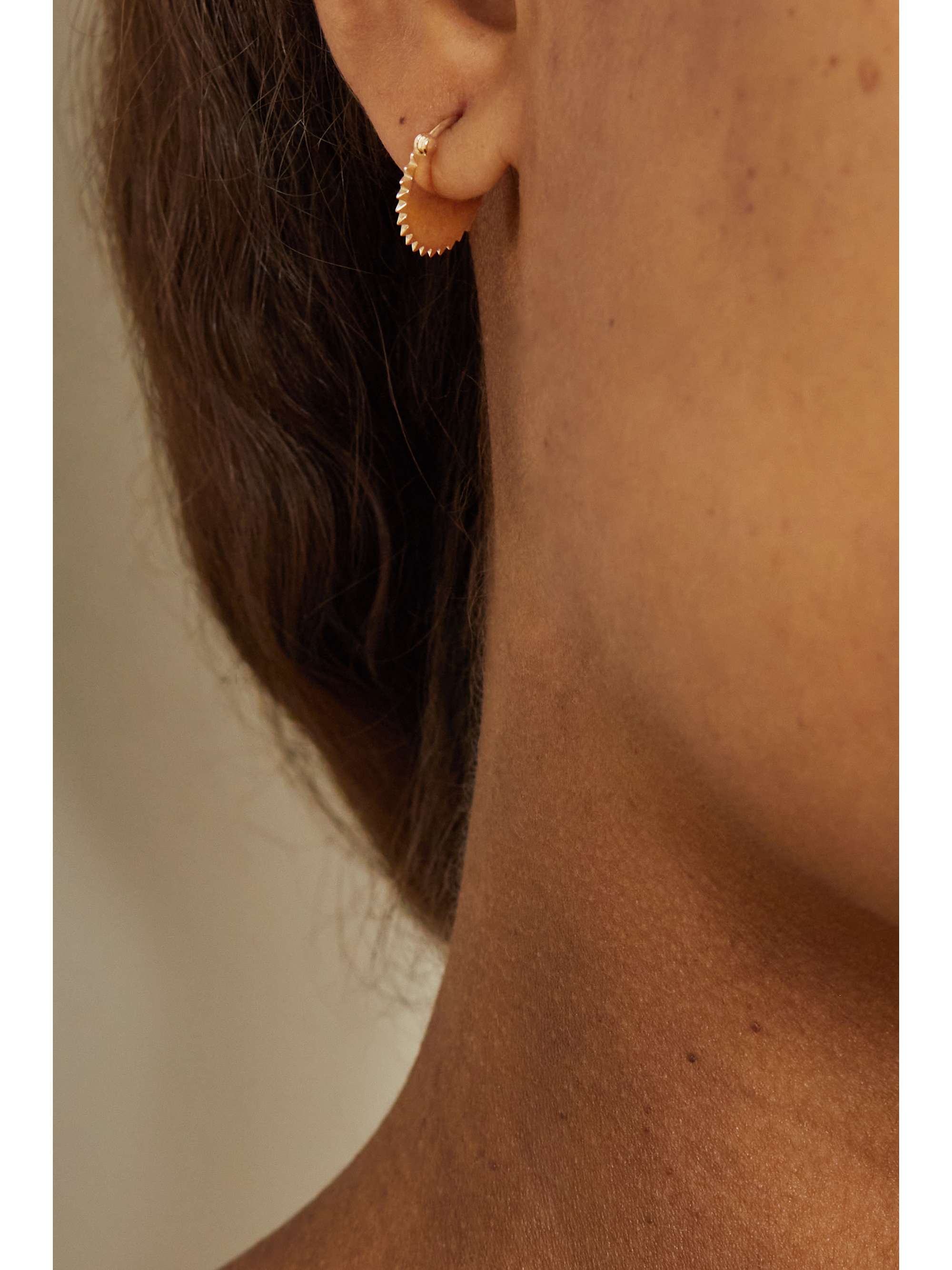 FOUNDRAE Pyramid Crescent 18-karat gold single hoop earring