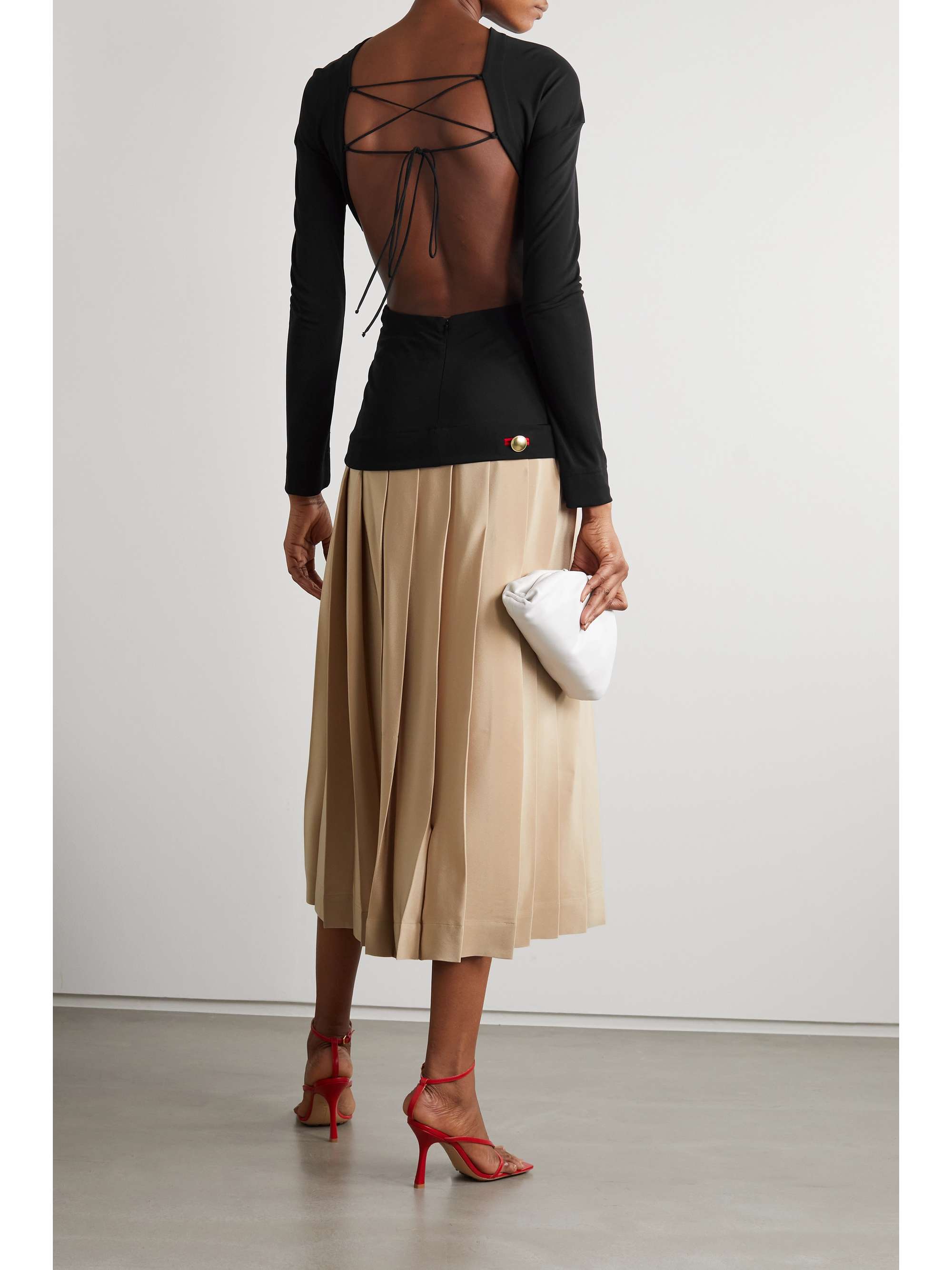 Váy midi của Victoria Beckham