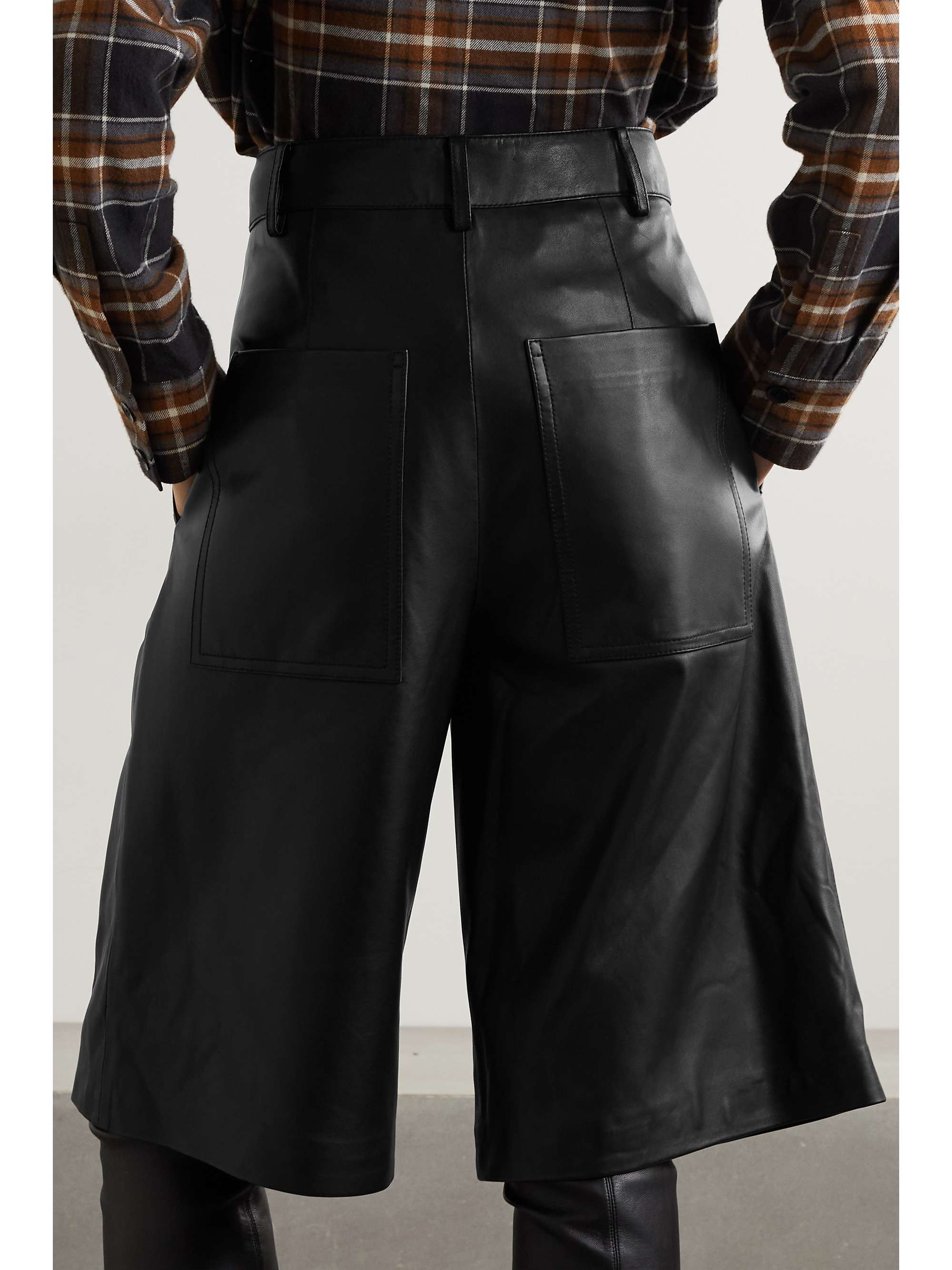 NET SUSTAIN pleated leather shorts 