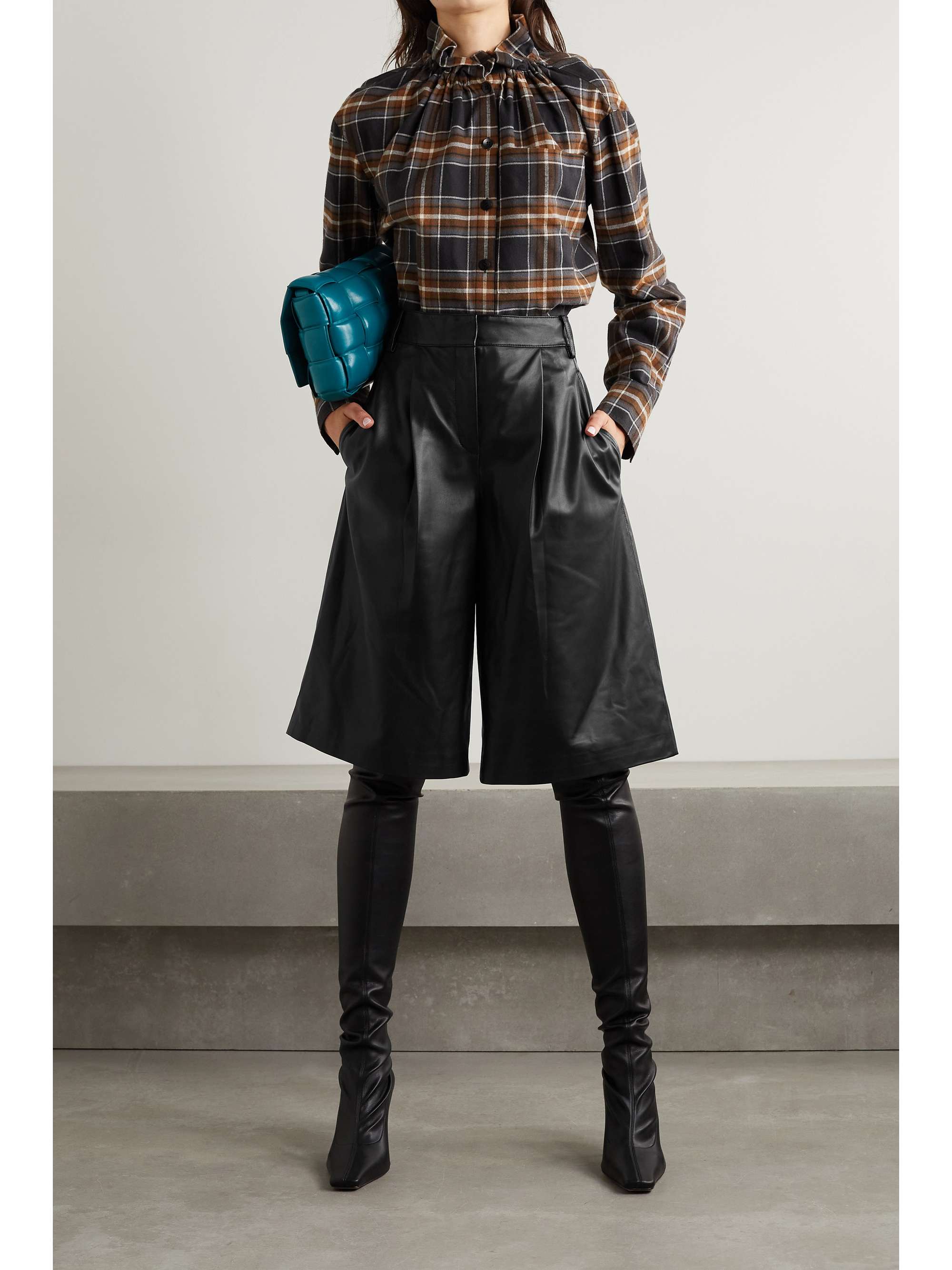 NET SUSTAIN pleated leather shorts 