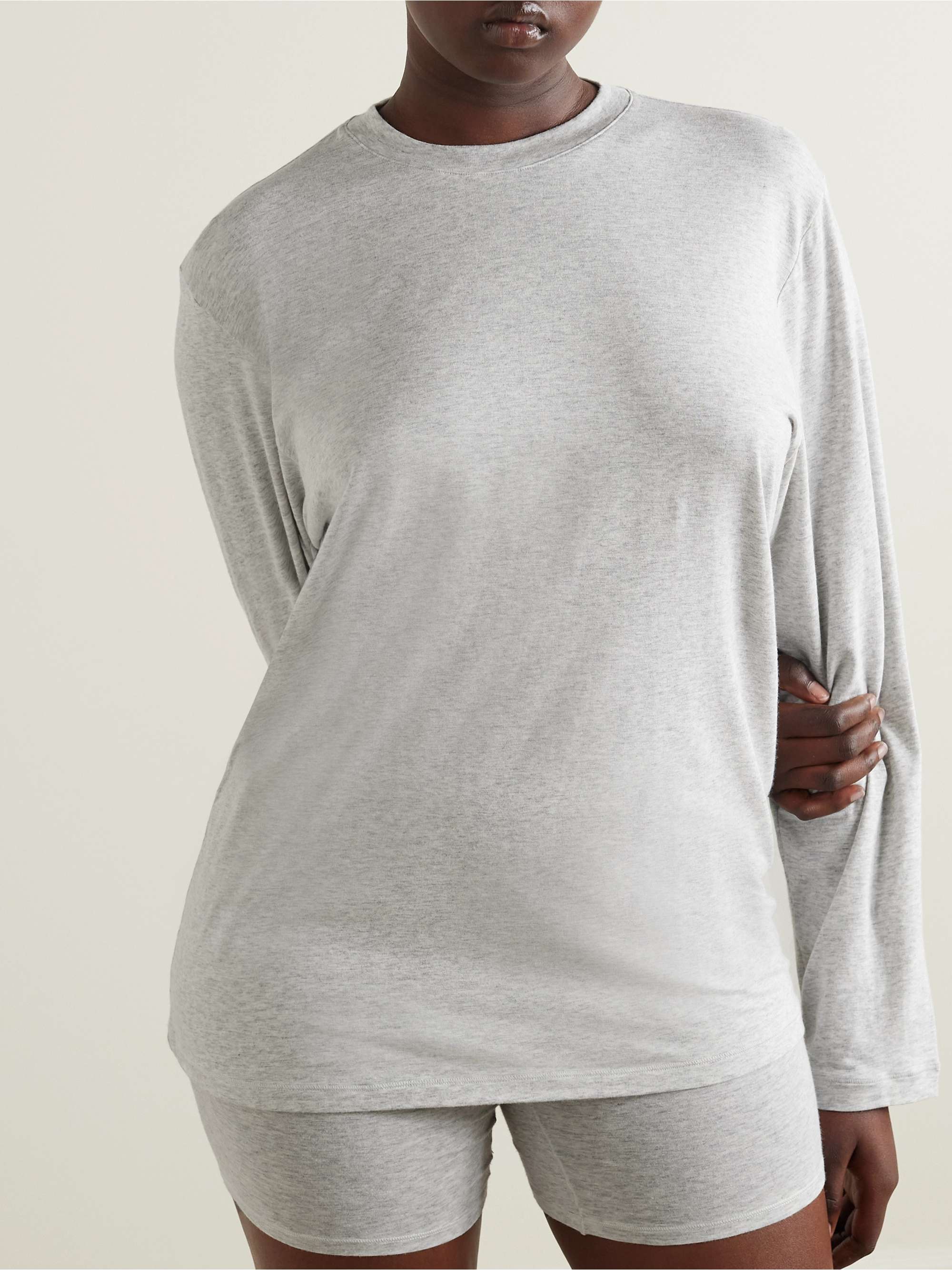 SKIMS Boyfriend Long Sleeve T-Shirt – Marble – Oberteil aus Jersey aus einer Modal-Baumwollmischung mit Stretch-Anteil