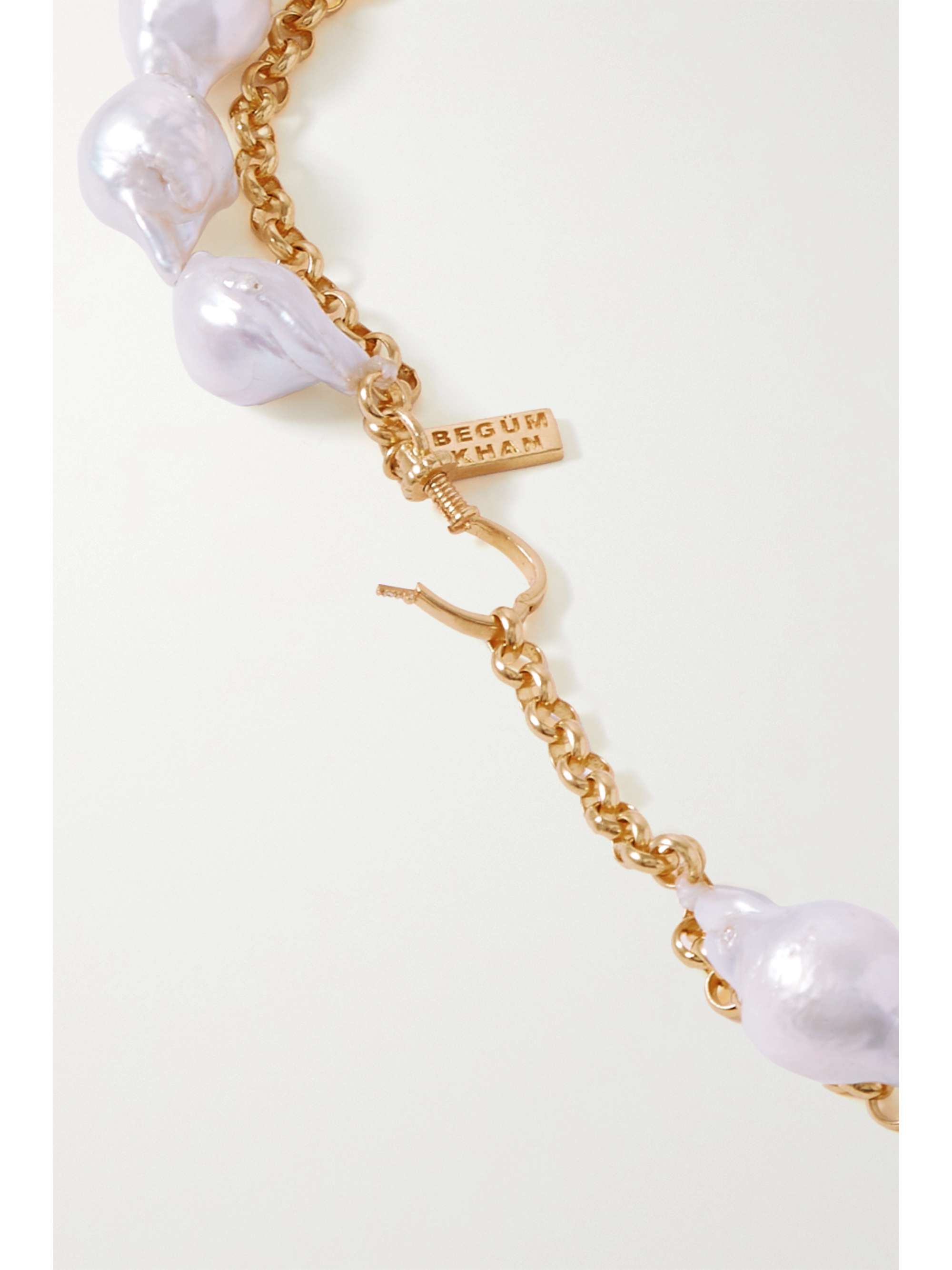 BEGÜM KHAN Collier en plaqué or et perles Tortuga