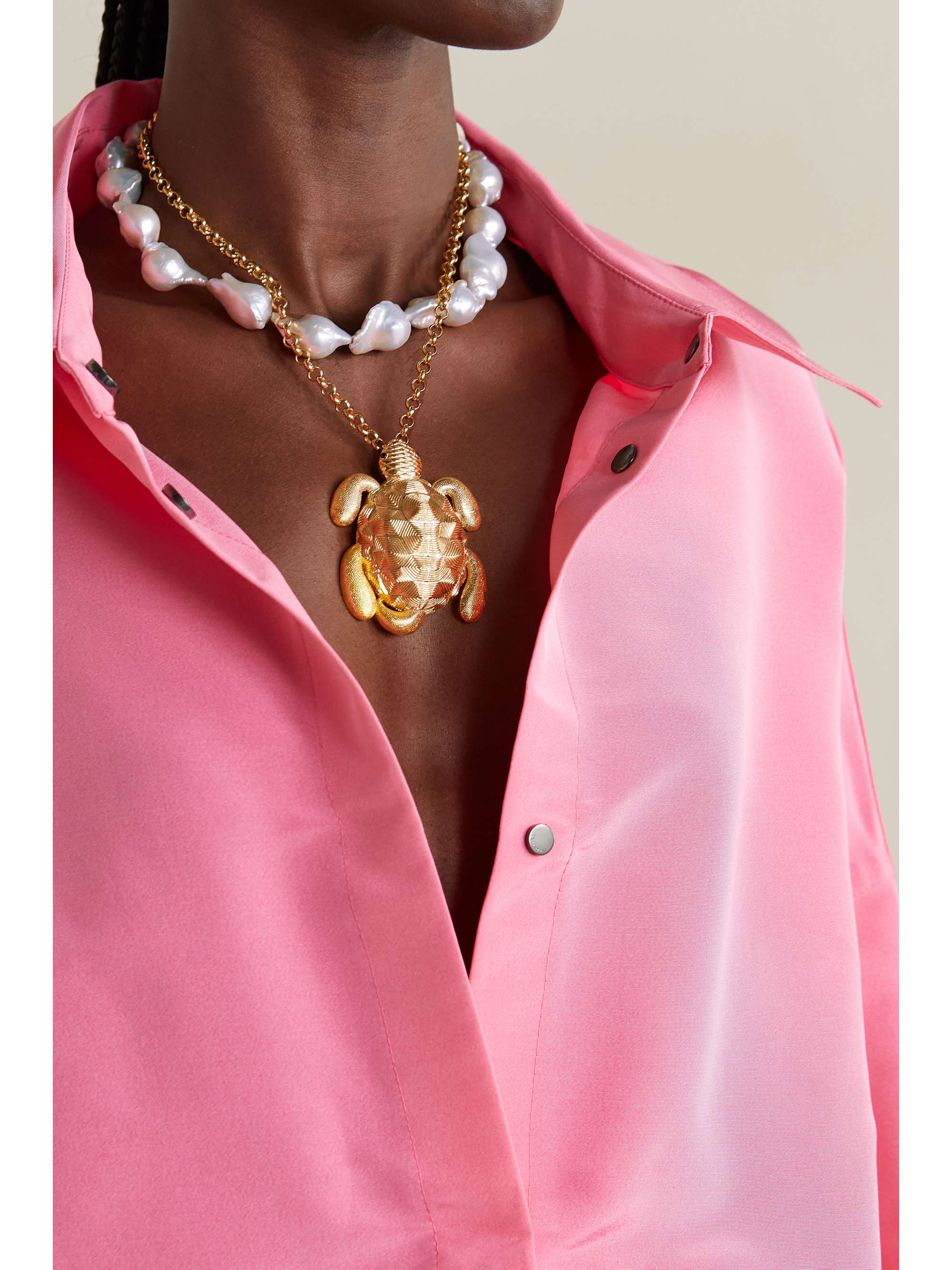 BEGÜM KHAN Collier en plaqué or et perles Tortuga