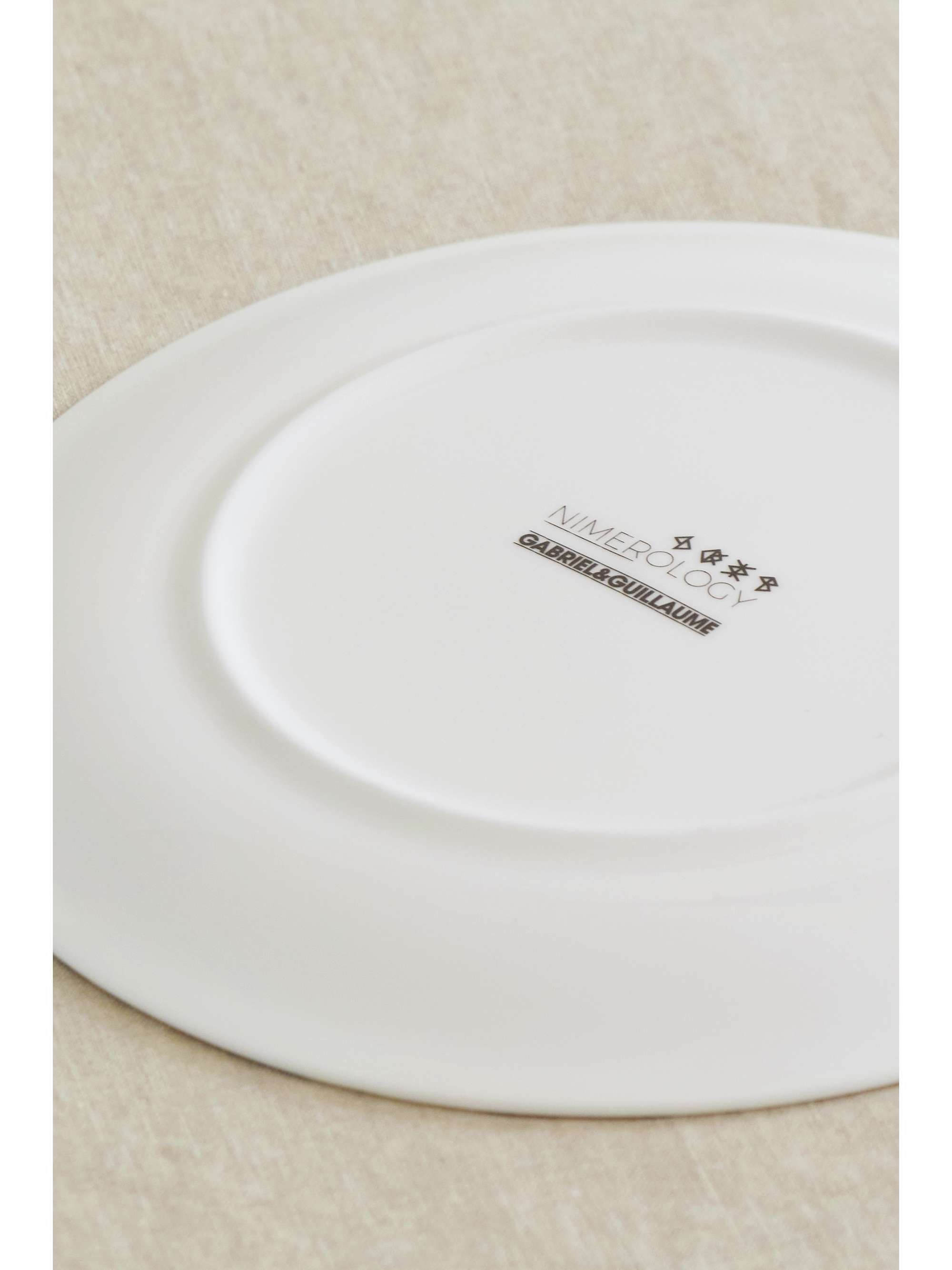 NIMEROLOGY Here Comes the Sun 21cm gold-plated bone china dessert plate