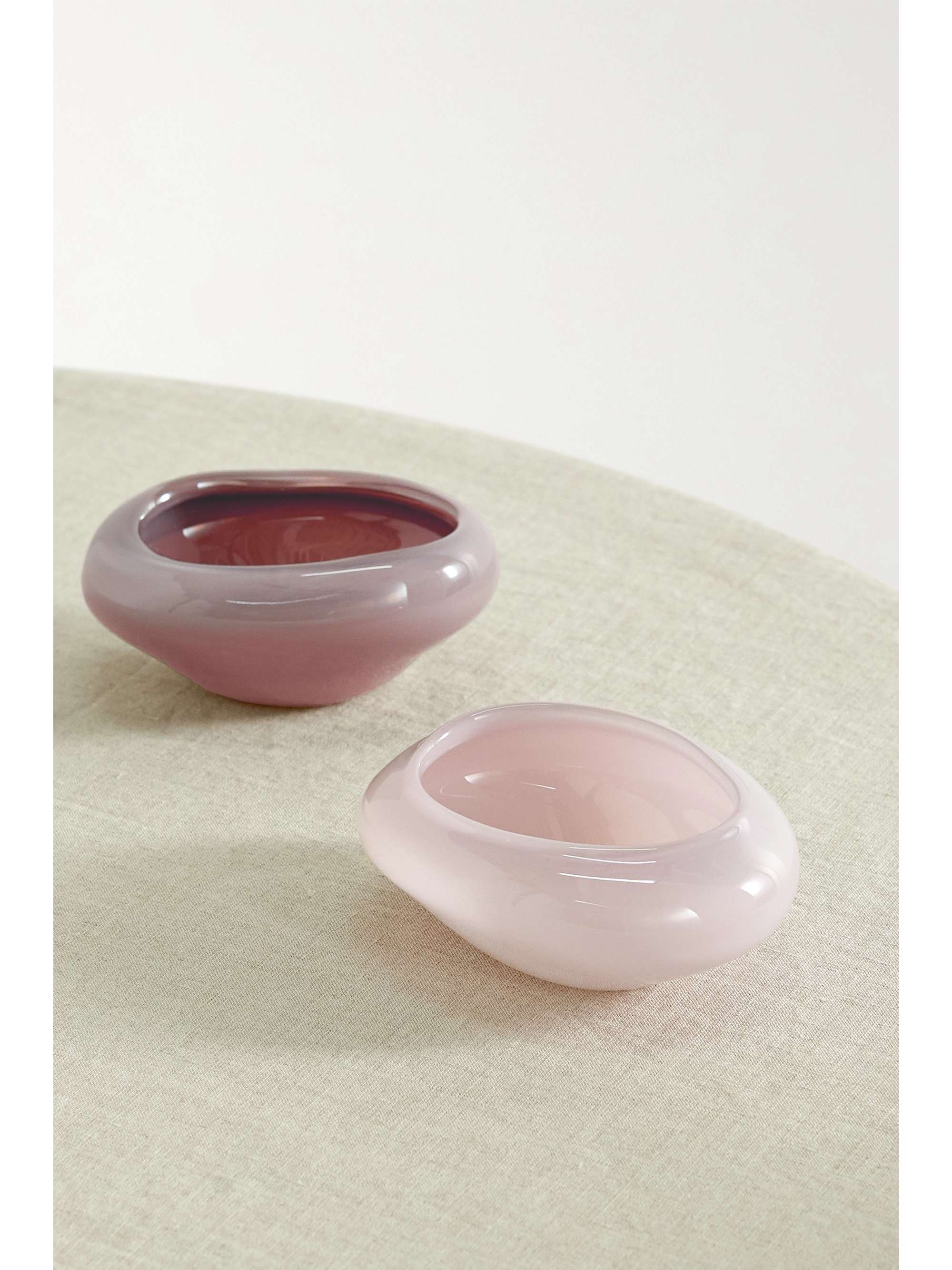 Candy set of two glass pinch dishes