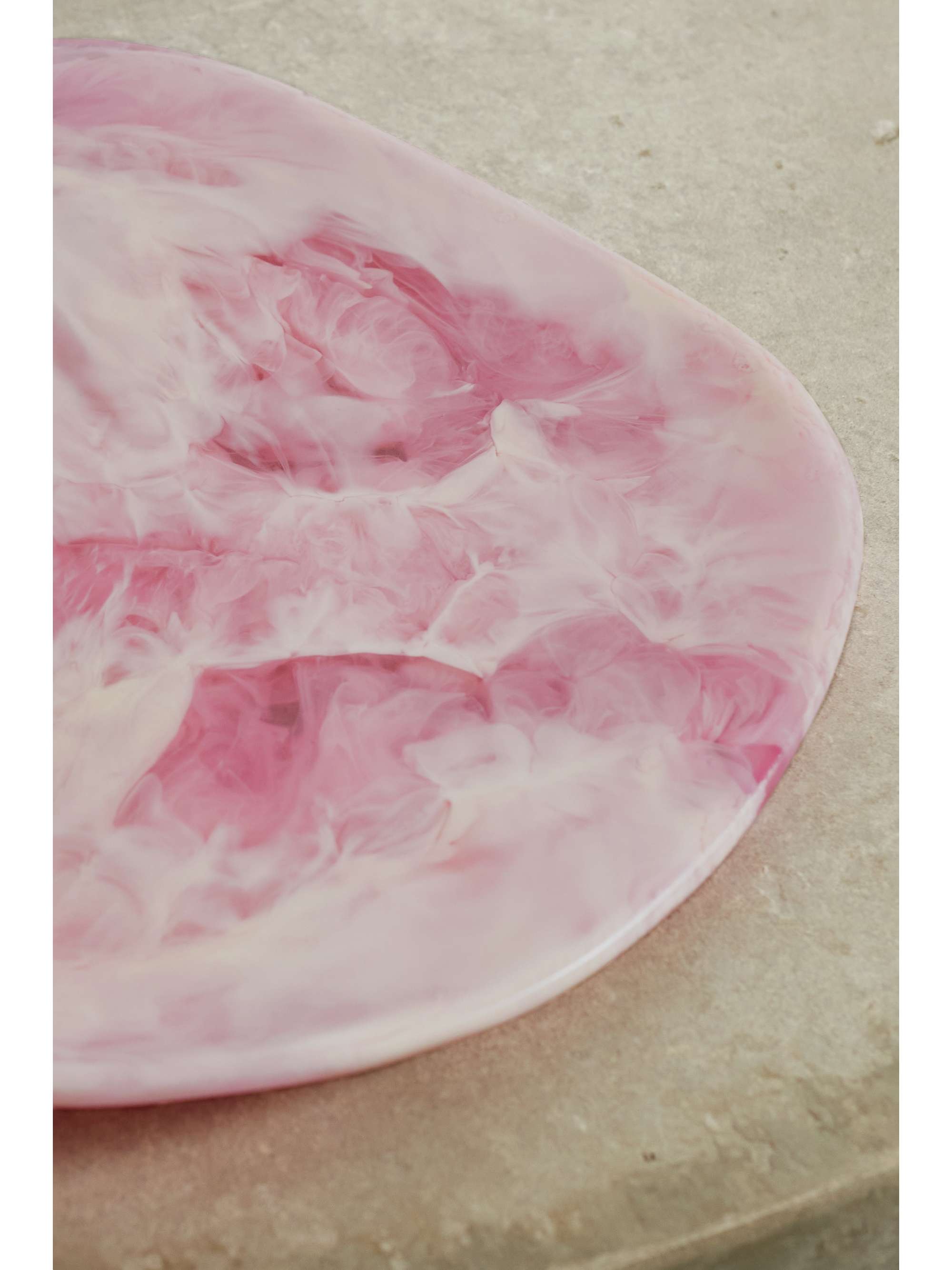 DINOSAUR DESIGNS Pebble 33cm swirled resin plate