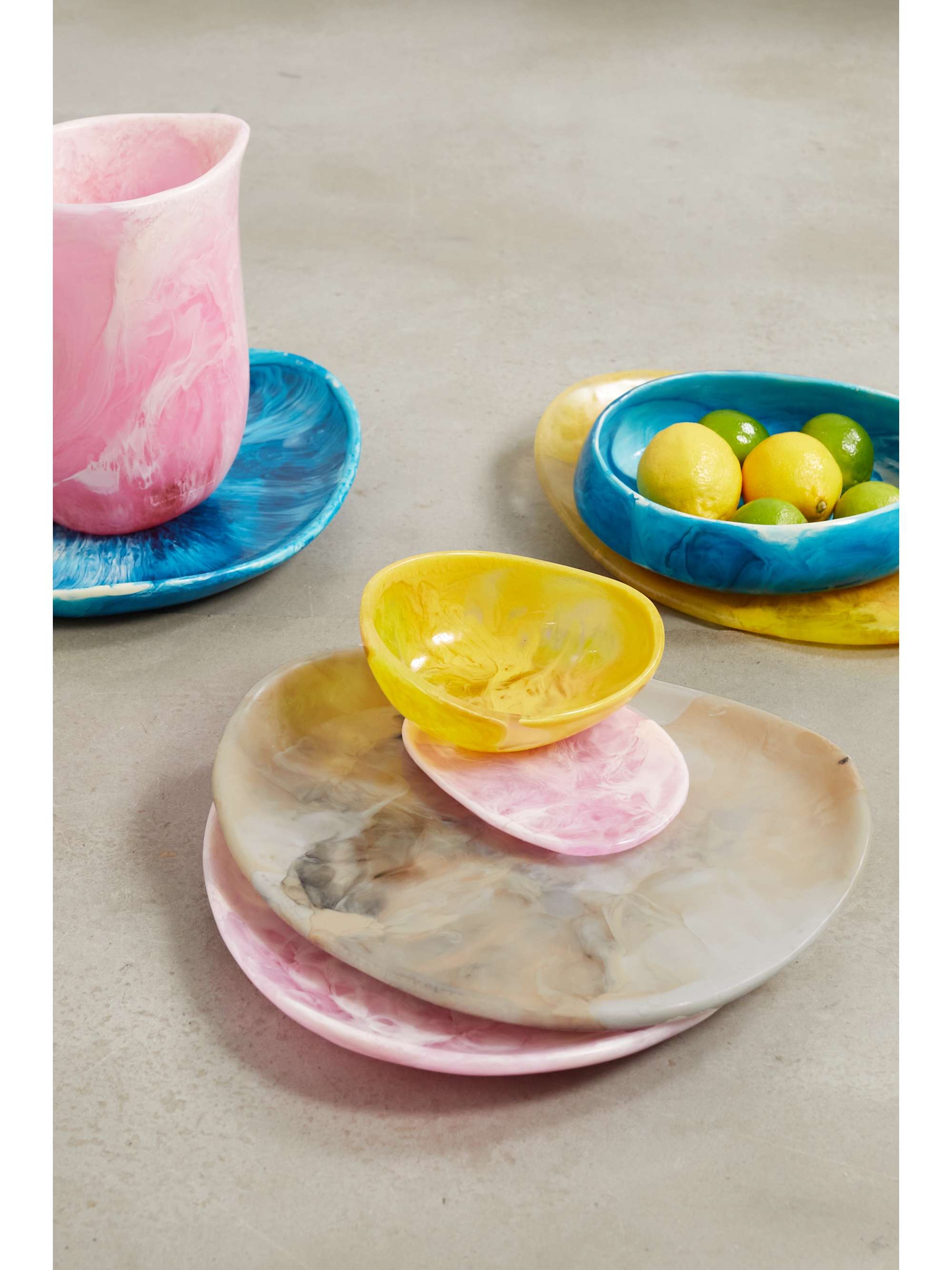 DINOSAUR DESIGNS Pebble 33cm swirled resin plate NETAPORTER