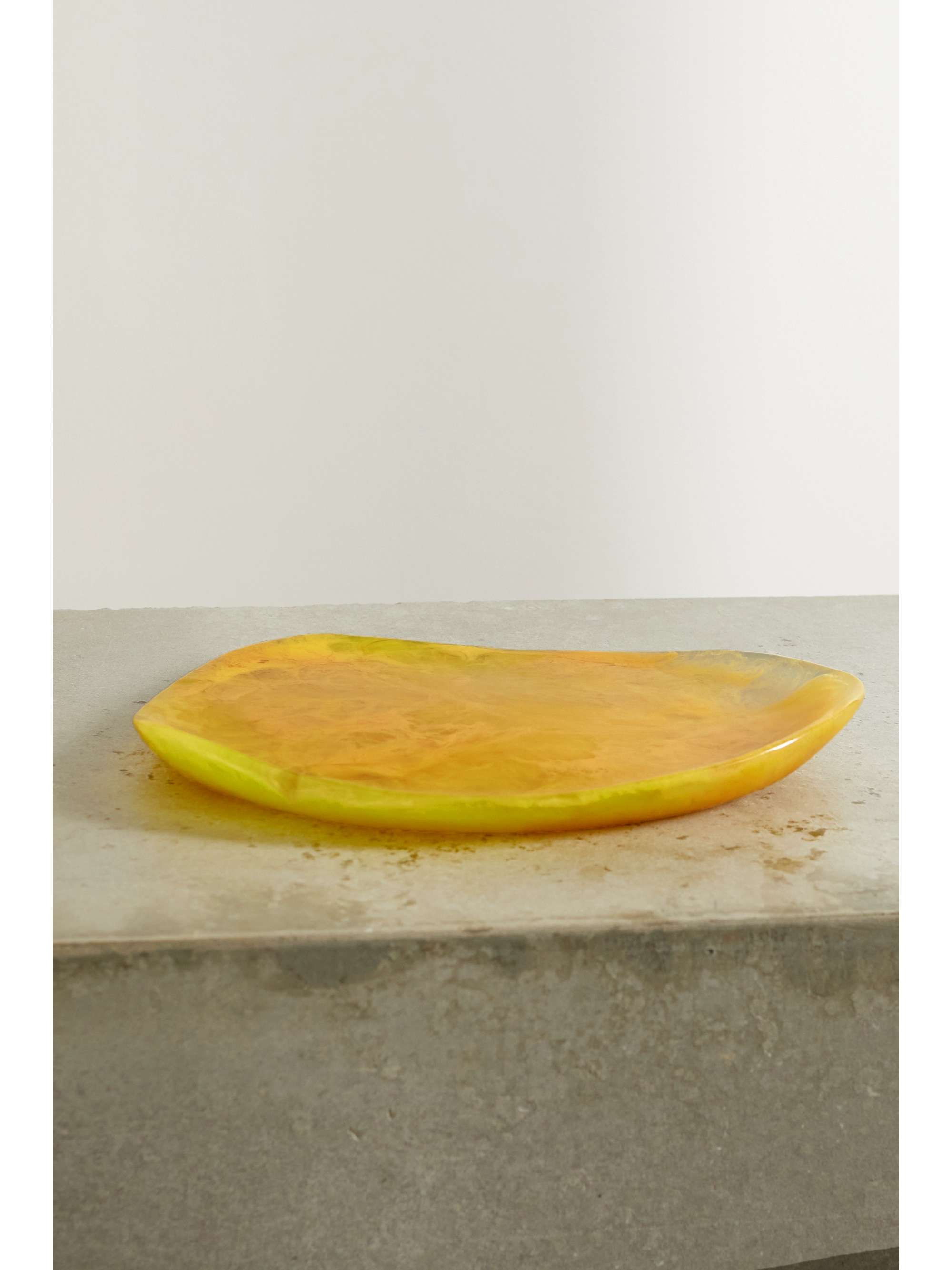 DINOSAUR DESIGNS Pebble 33cm swirled resin plate