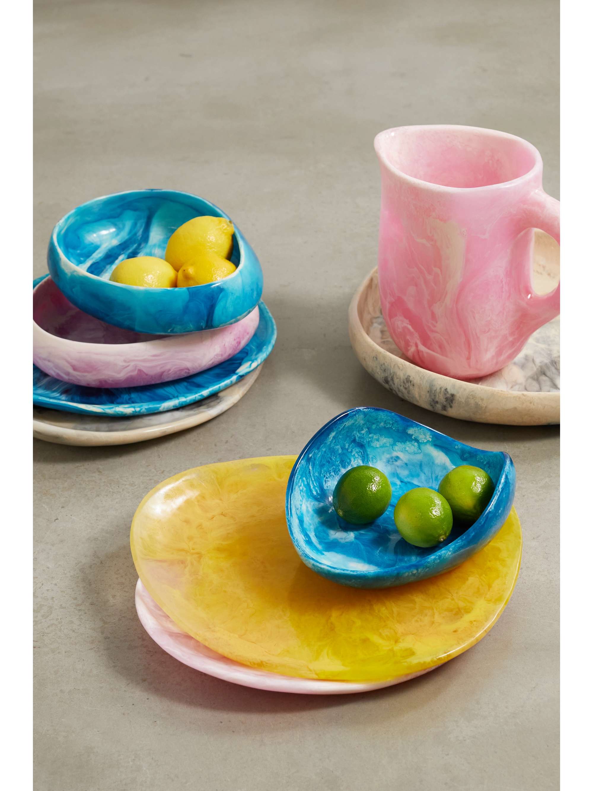 DINOSAUR DESIGNS Pebble 33cm swirled resin plate