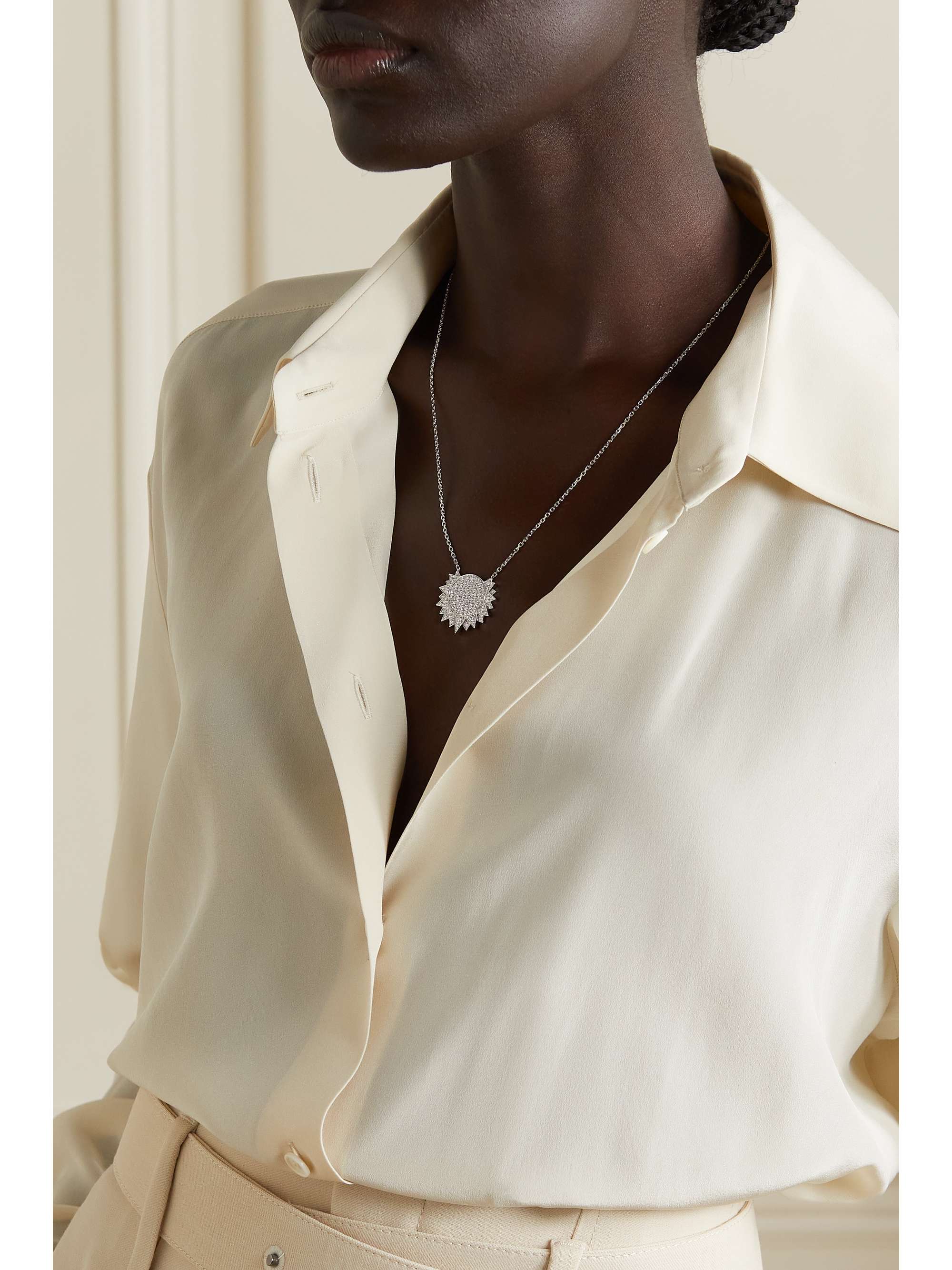 PIAGET Collier en or blanc 18 carats (750/1000) et diamants Sunlight