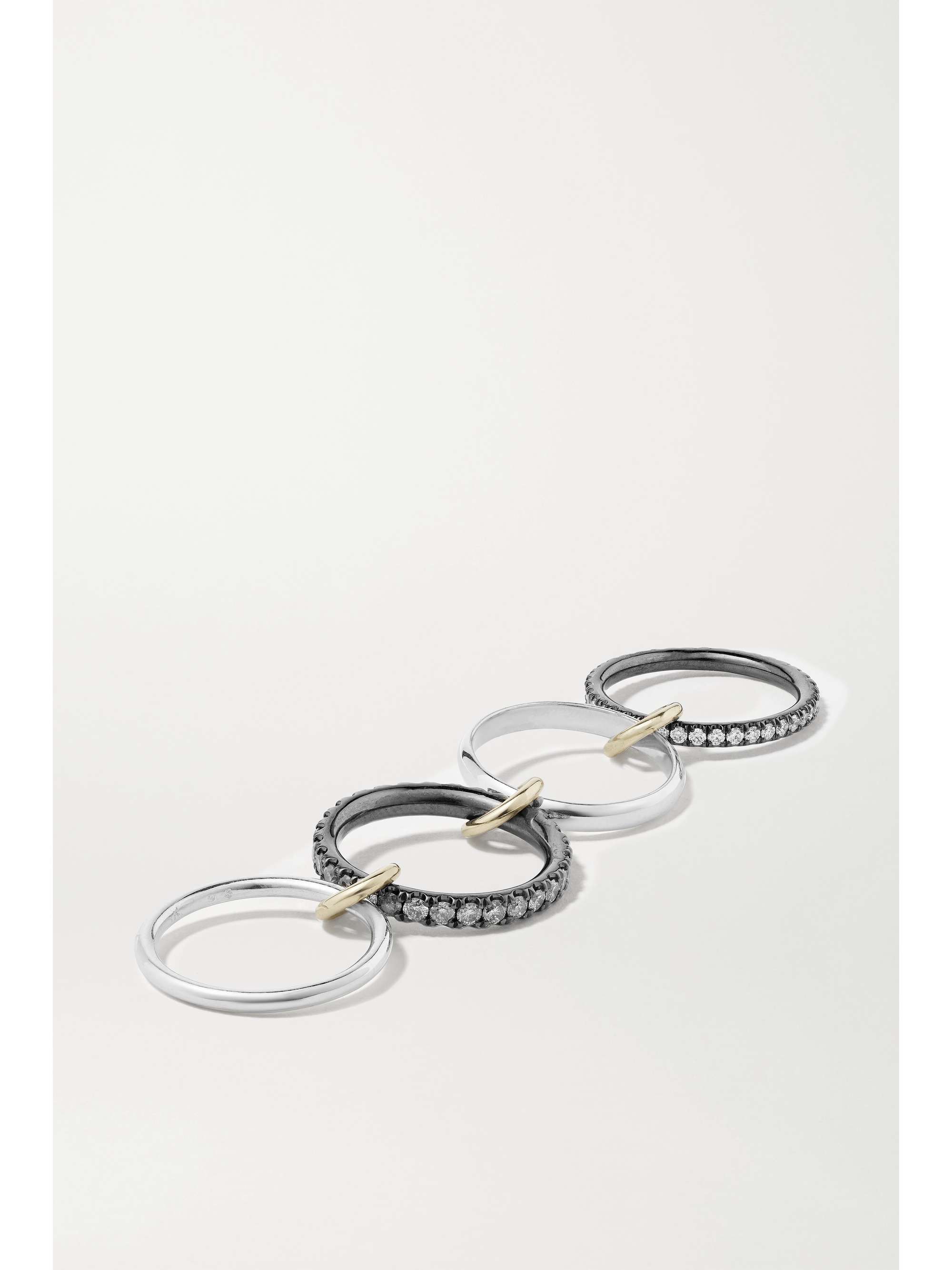 SPINELLI KILCOLLIN Sagittarius Deux Gris Set aus vier Ringen aus 18 Karat Gold und rhodiniertem Sterlingsilber mit Diamanten