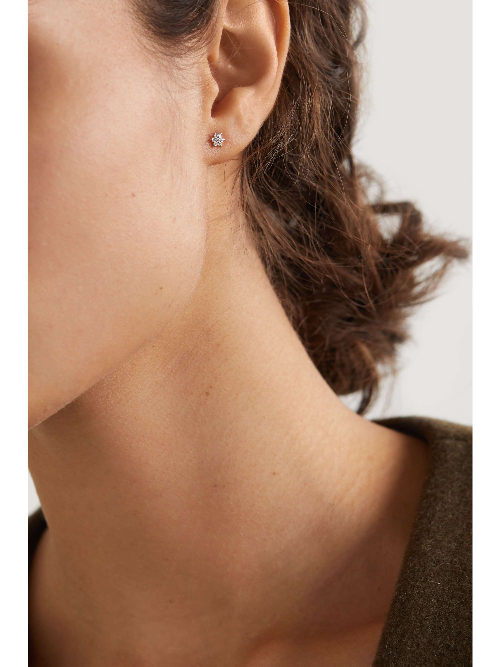 MARIA TASH 4.5mm 18-karat white gold diamond earring