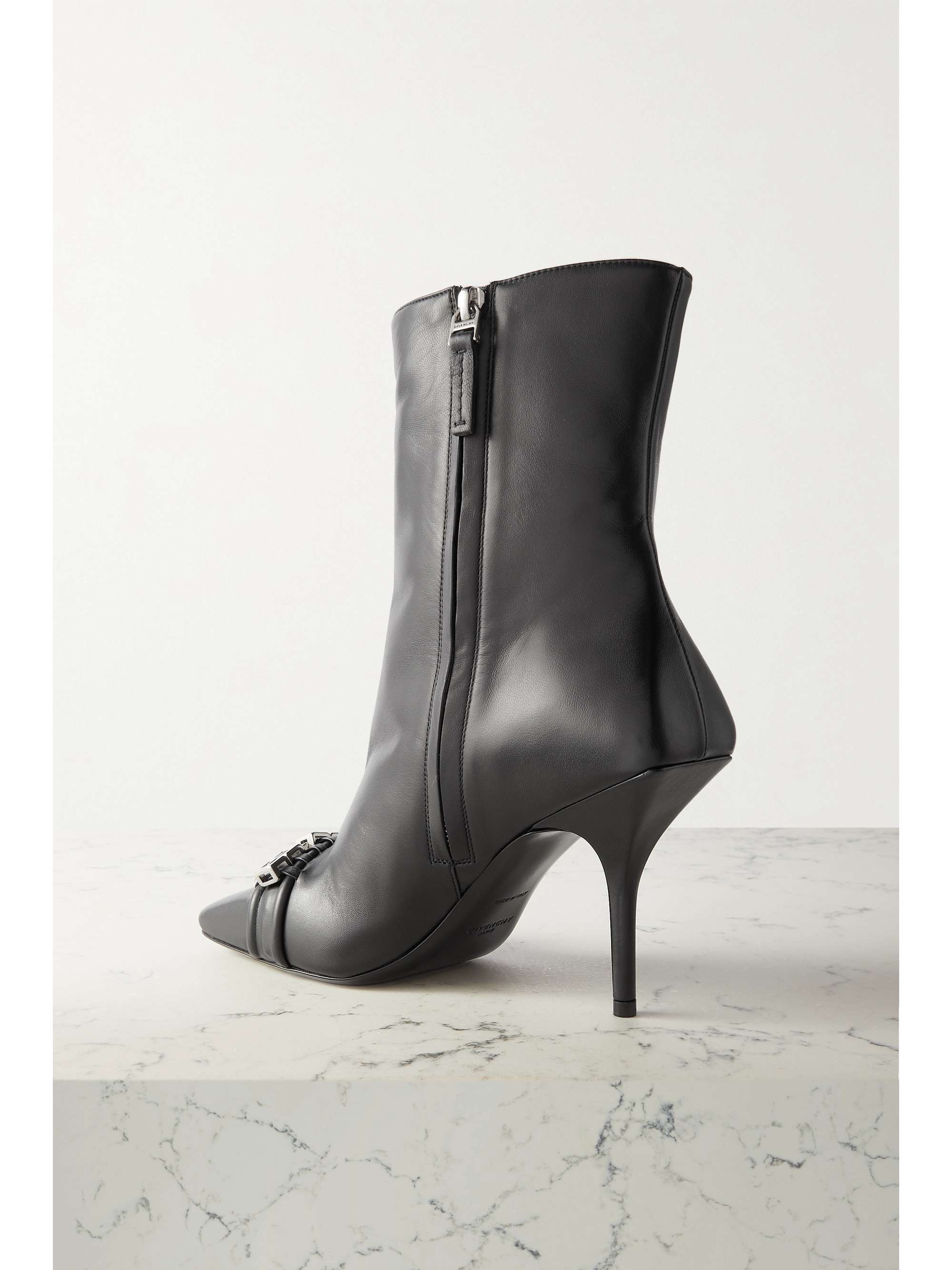 GIVENCHY Ankle Boots aus Leder mit Verzierung