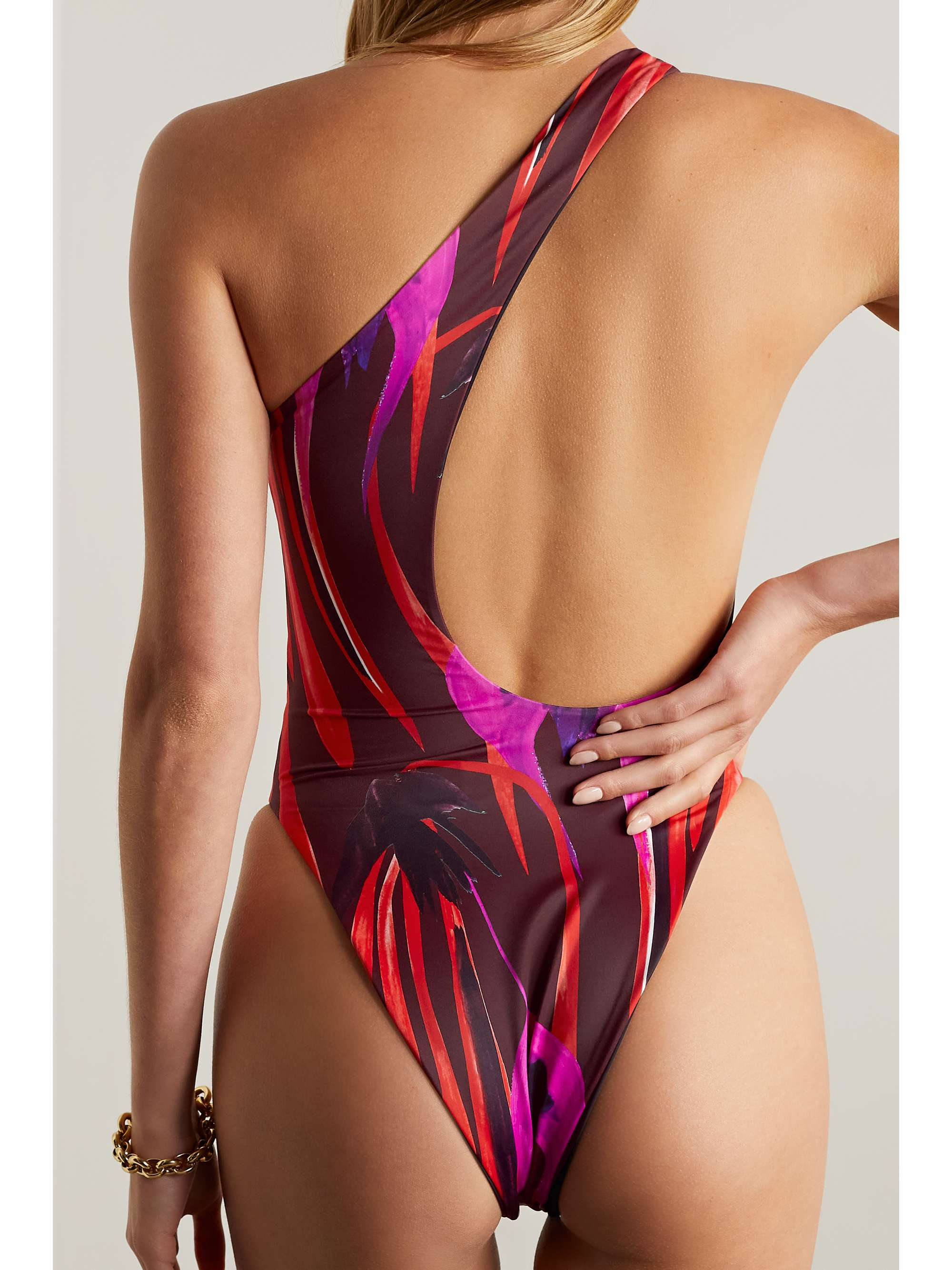 LOUISA BALLOU Asymmetrischer Badeanzug aus recyceltem Stretch-Material