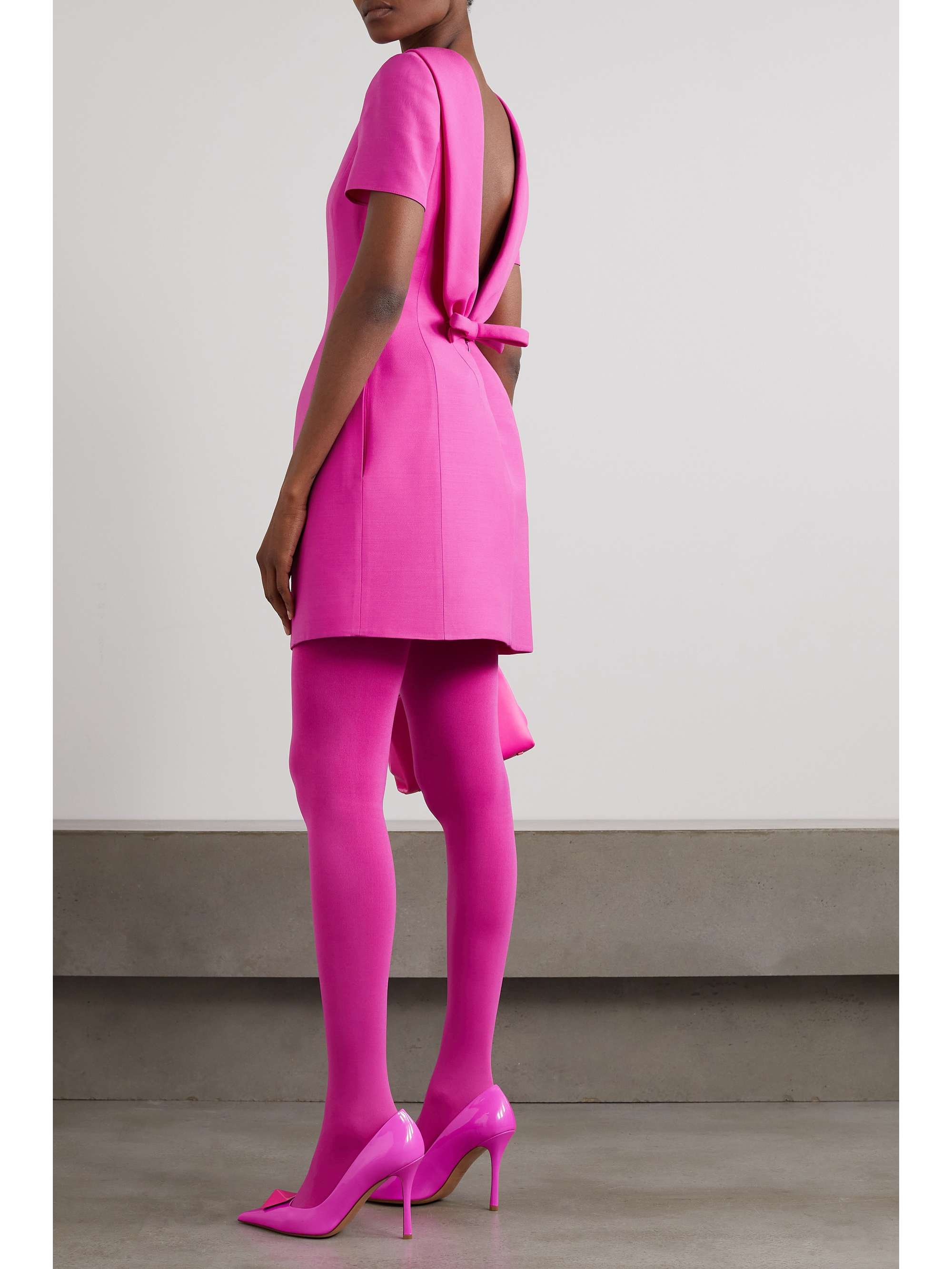 Sprog Ekspedient Enkelhed VALENTINO GARAVANI Bow-detailed wool and silk-blend crepe mini dress | NET-A-PORTER Sprog Ekspedient Enkelhed VALENTINO GARAVANI Bow-detailed wool and silk-blend crepe mini dress | NET-A-PORTER