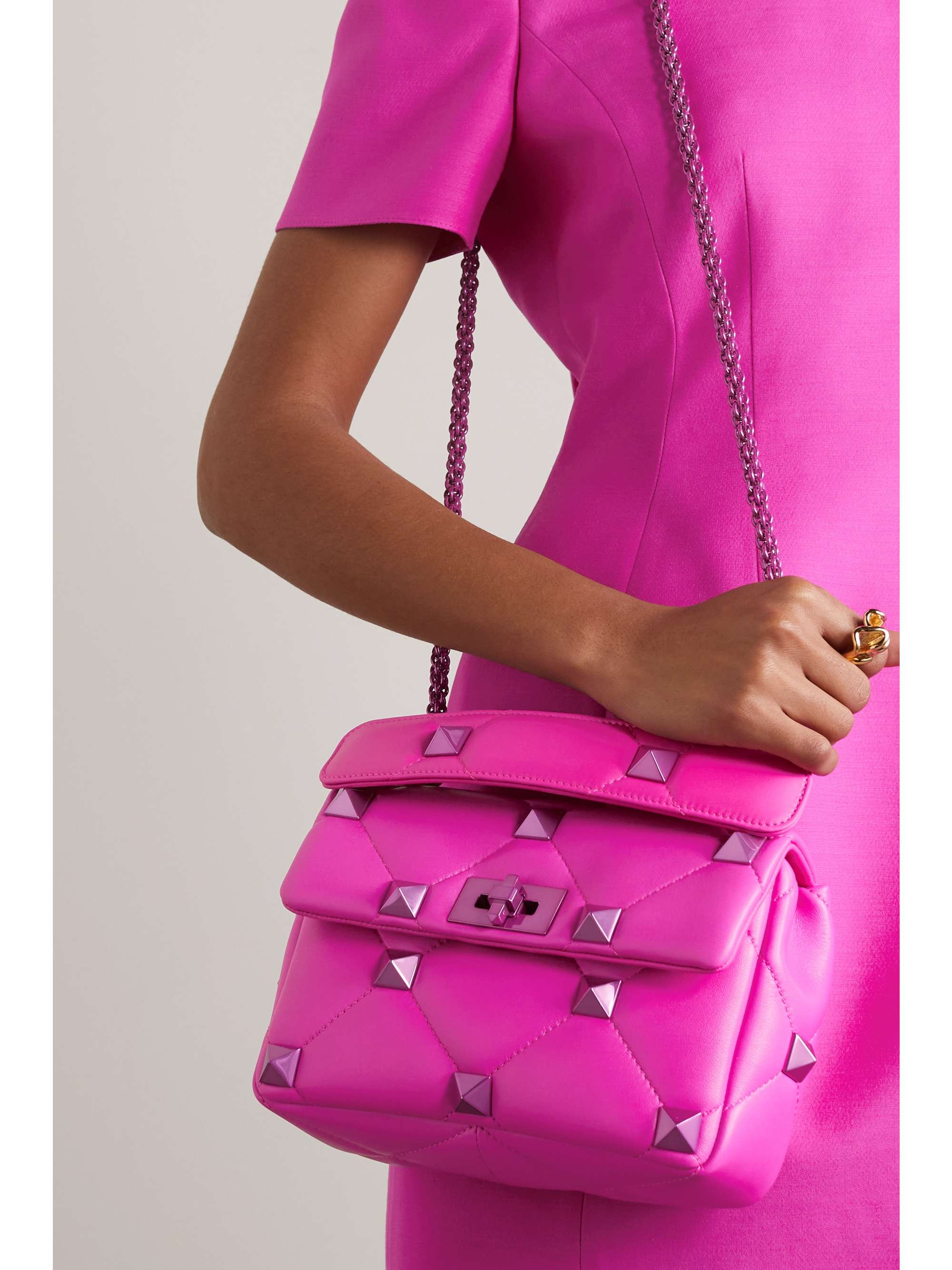 VALENTINO GARAVANI Valentino Garavani Roman Stud Schultertasche aus gestepptem Leder