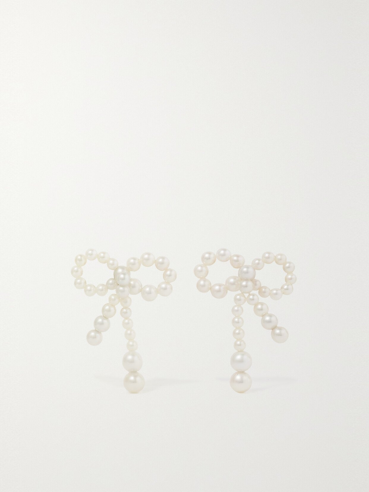 Sophie Bille Brahe Rosette De Perles Small Bow Earrings In Freshwater Pearls In White