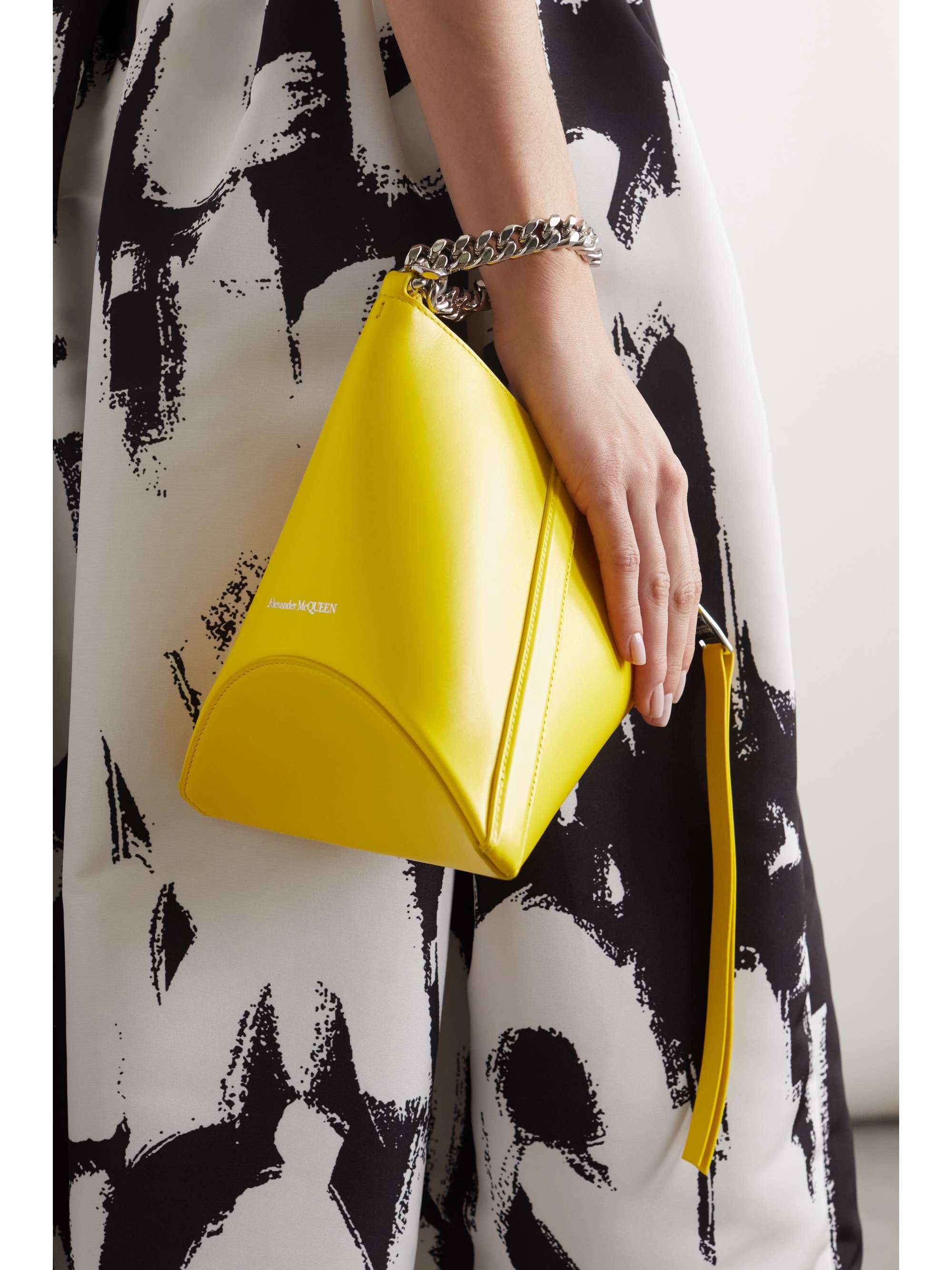 ALEXANDER MCQUEEN The Curve leather clutch | NET-A-PORTER