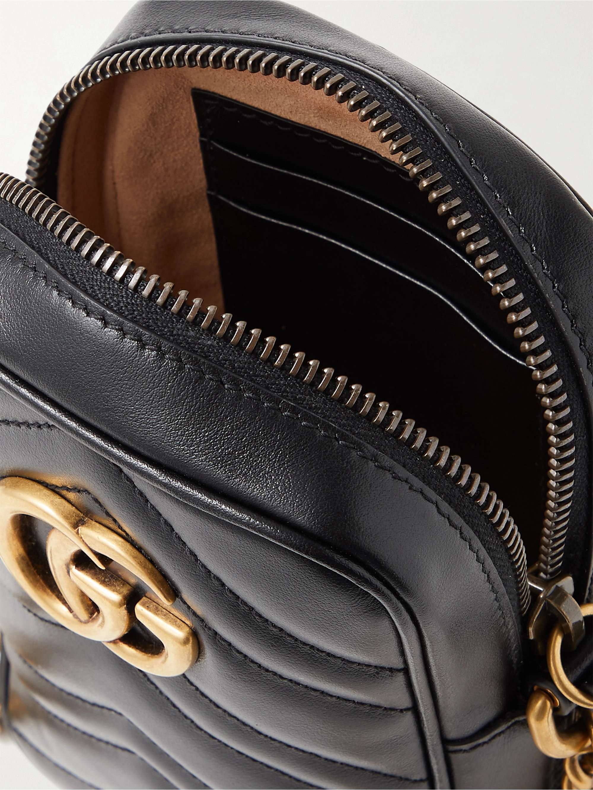 GUCCI GG Marmont mini Beuteltasche aus gestepptem Leder