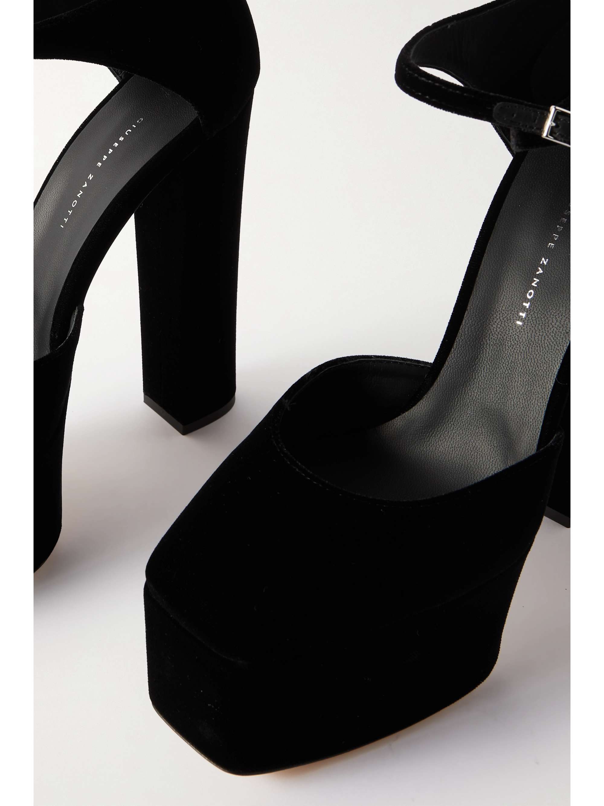 GIUSEPPE ZANOTTI Plateaupumps aus Samt