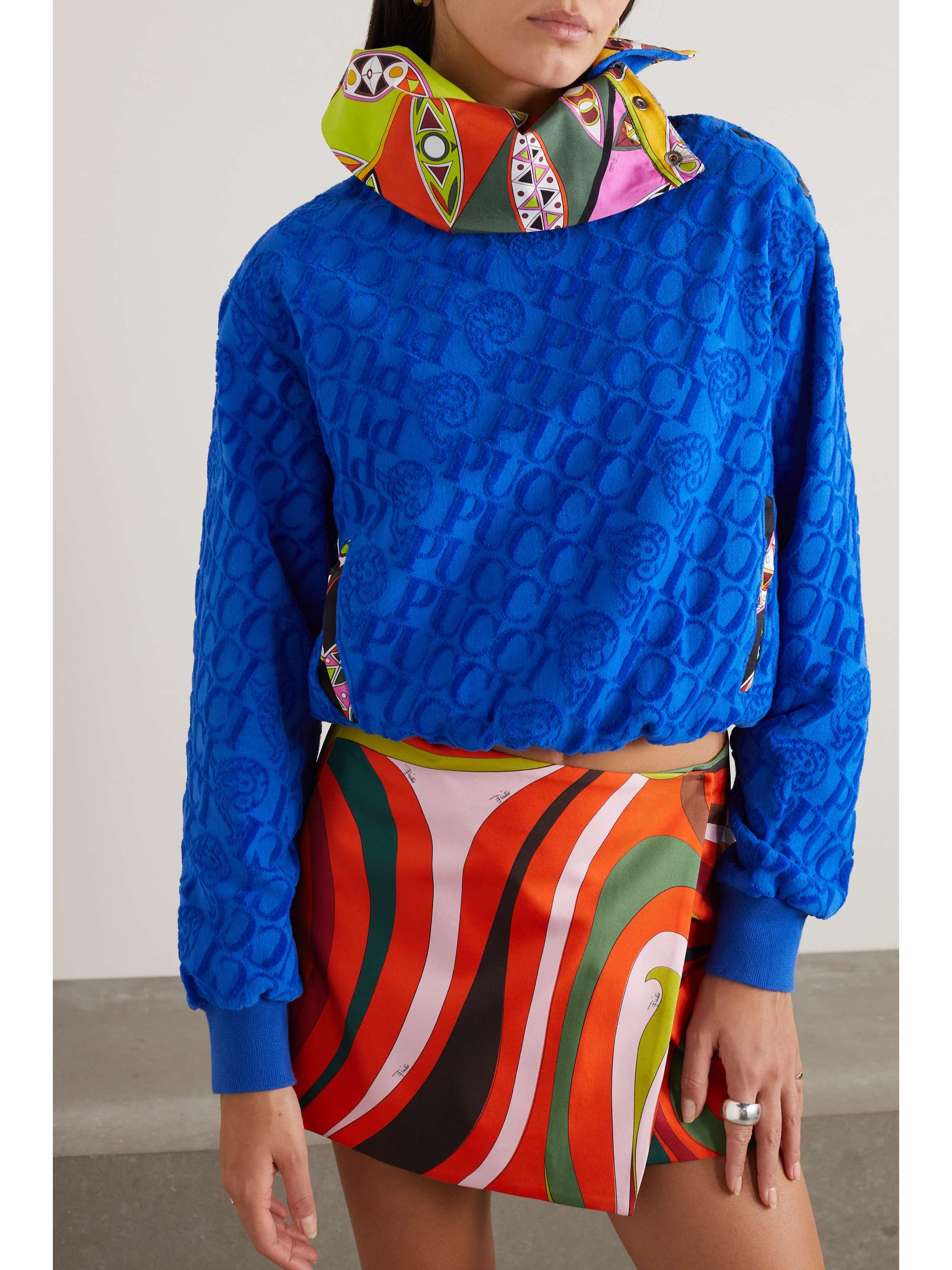 PUCCI Sweatshirt aus Seiden-Twill und Baumwollfrottee mit Jacquard-Muster