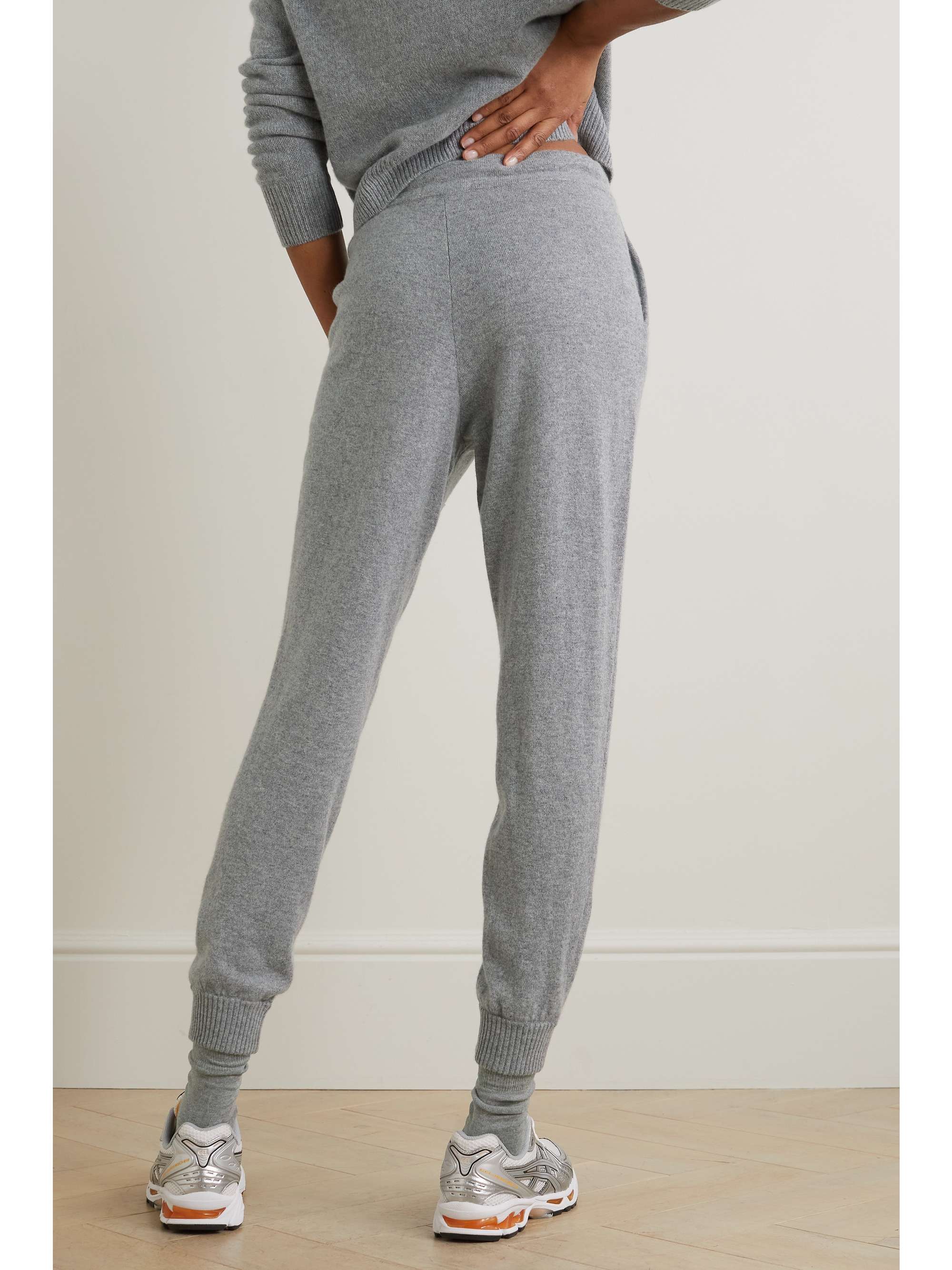 SPORTY & RICH Ina Jogginghose aus Kaschmir mit Stickerei