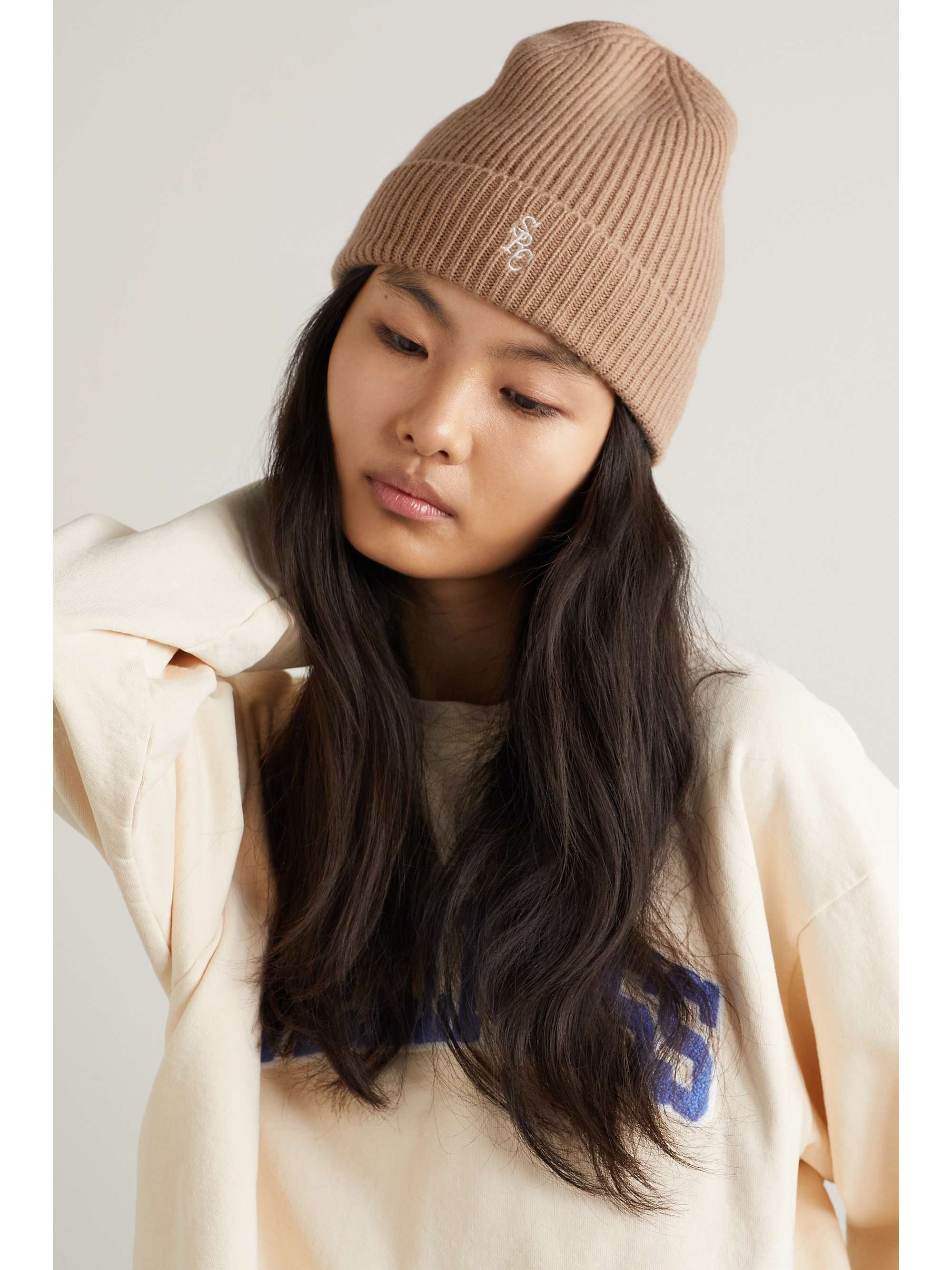 SPORTY & RICH Beanie aus geripptem Kaschmir mit Stickerei