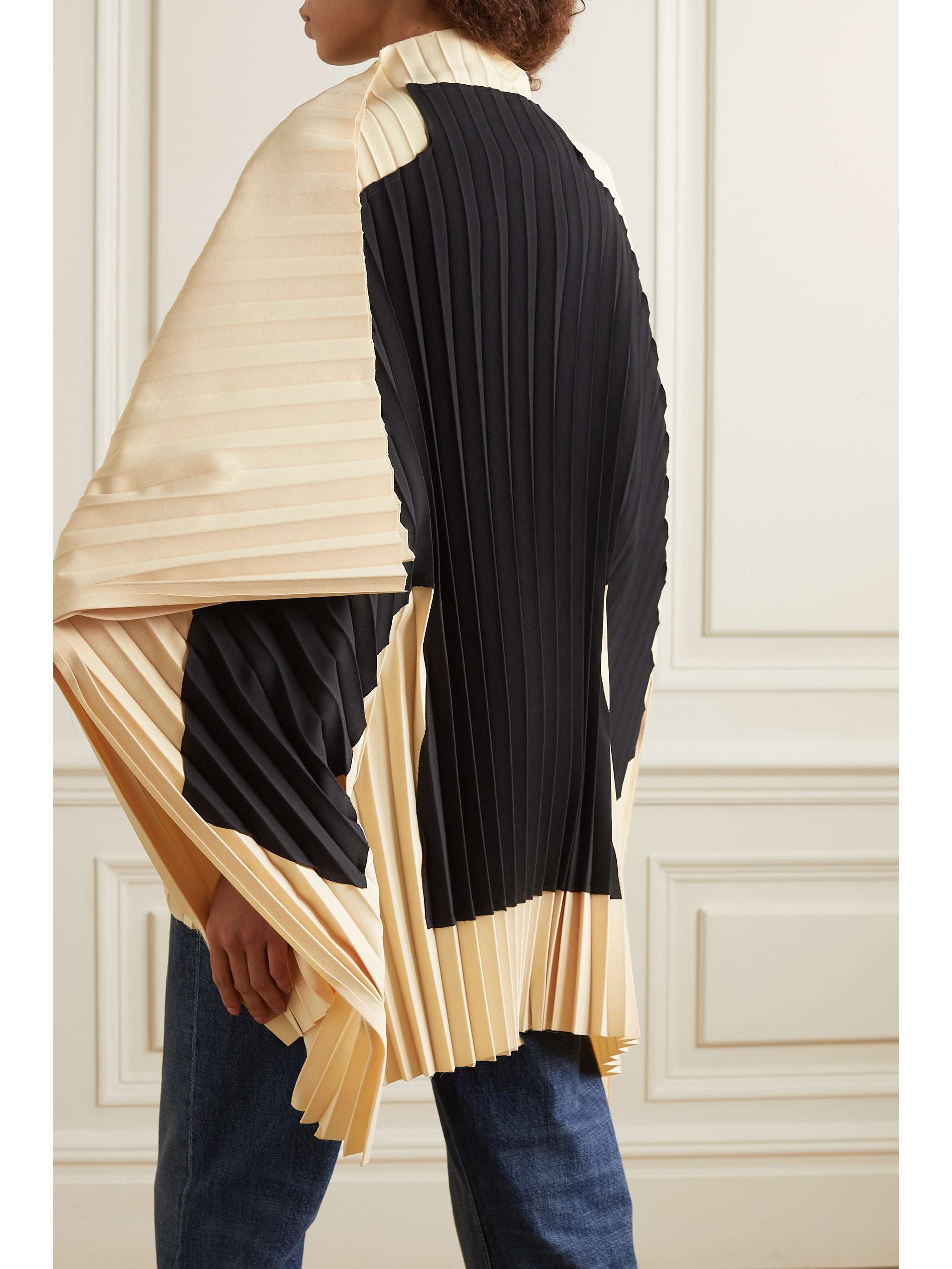 A.W.A.K.E. MODE Pleated two-tone satin poncho