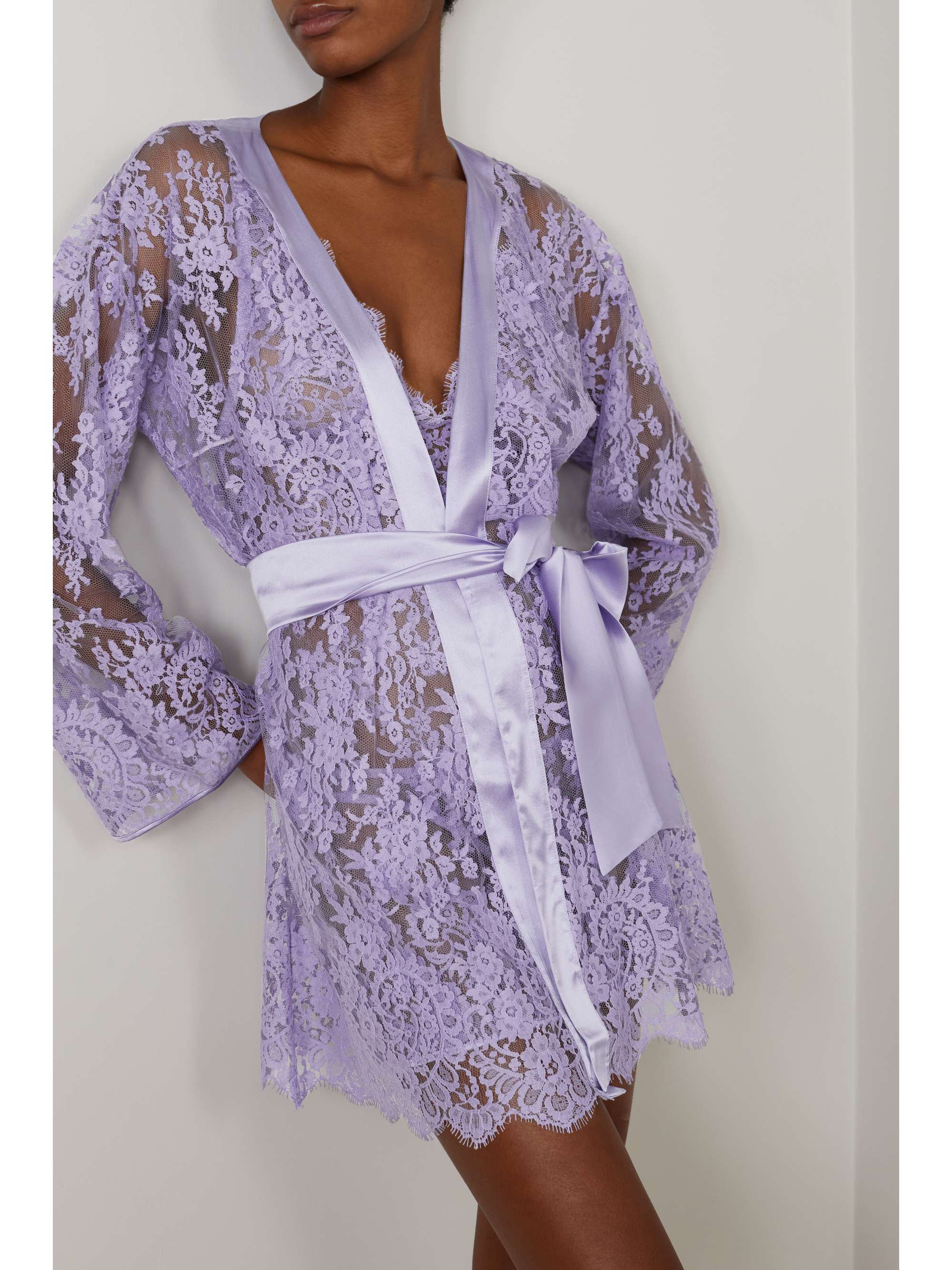 Icollection Women's Charlotte Satin and Lace Short Robe