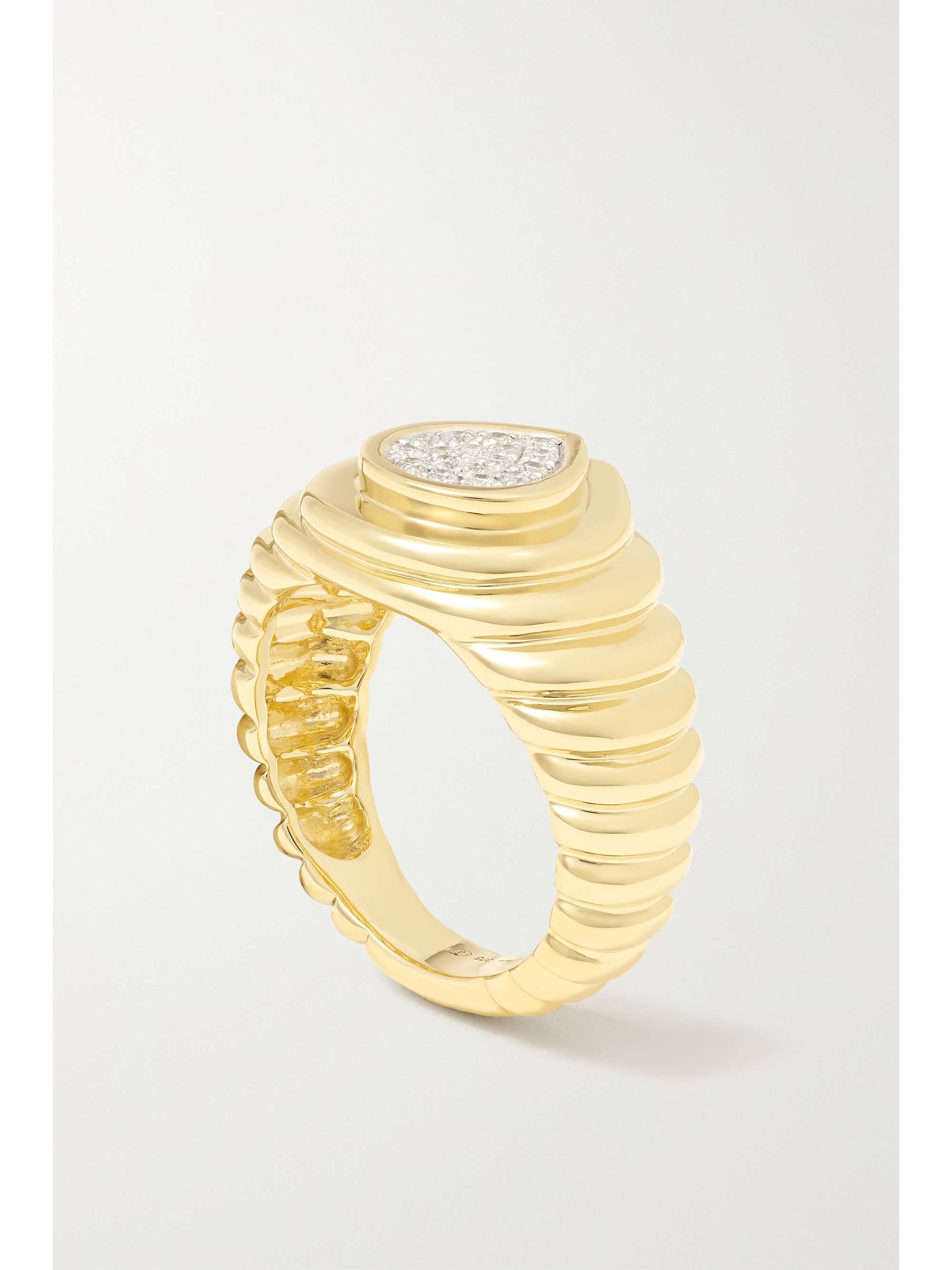 YVONNE LÉON Mini 9-karat gold diamond signet ring