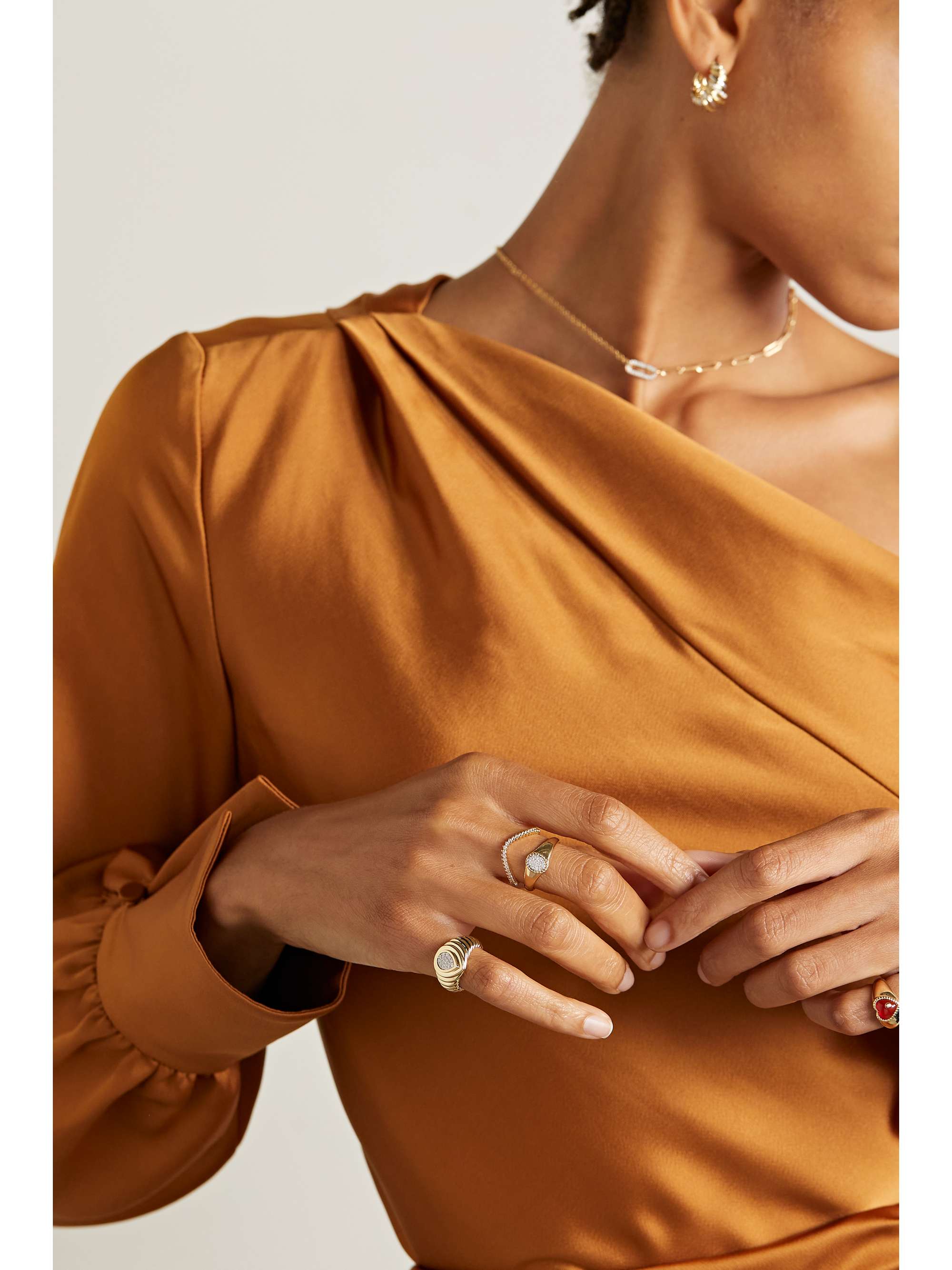 YVONNE LÉON Mini 9-karat gold diamond signet ring