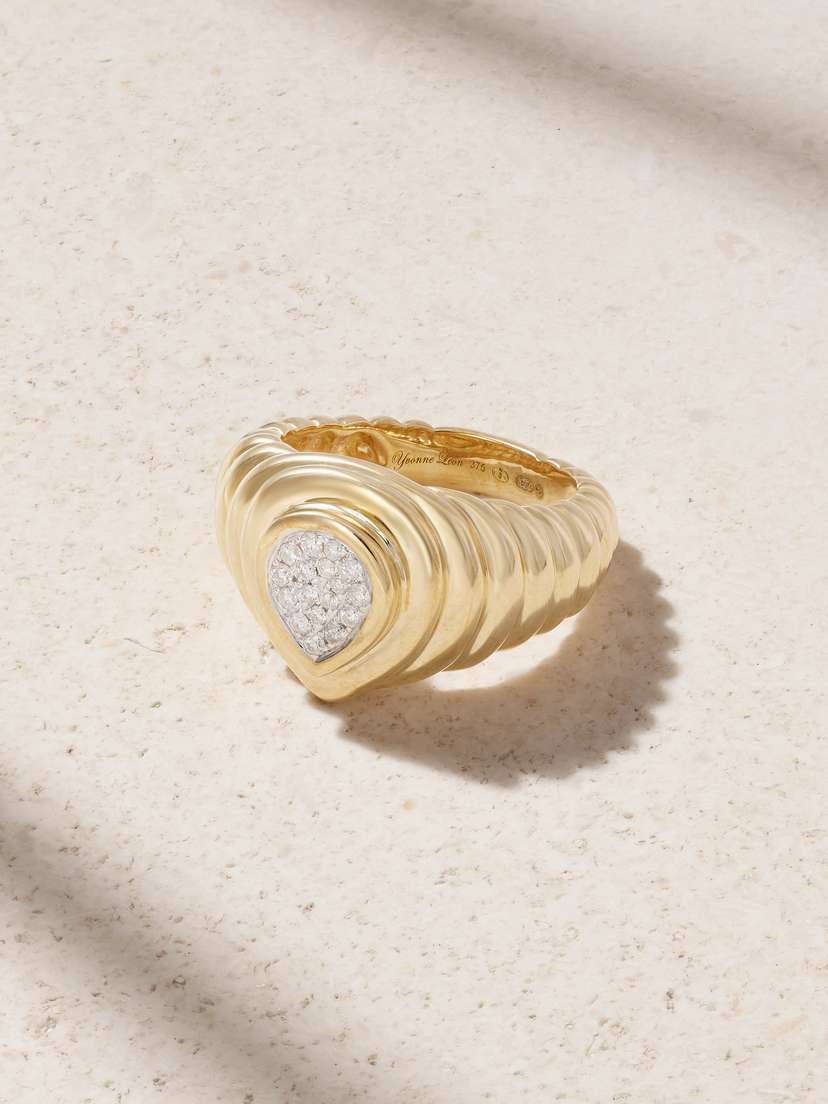 Yvonne Léon Mini 9-karat Gold Diamond Signet Ring