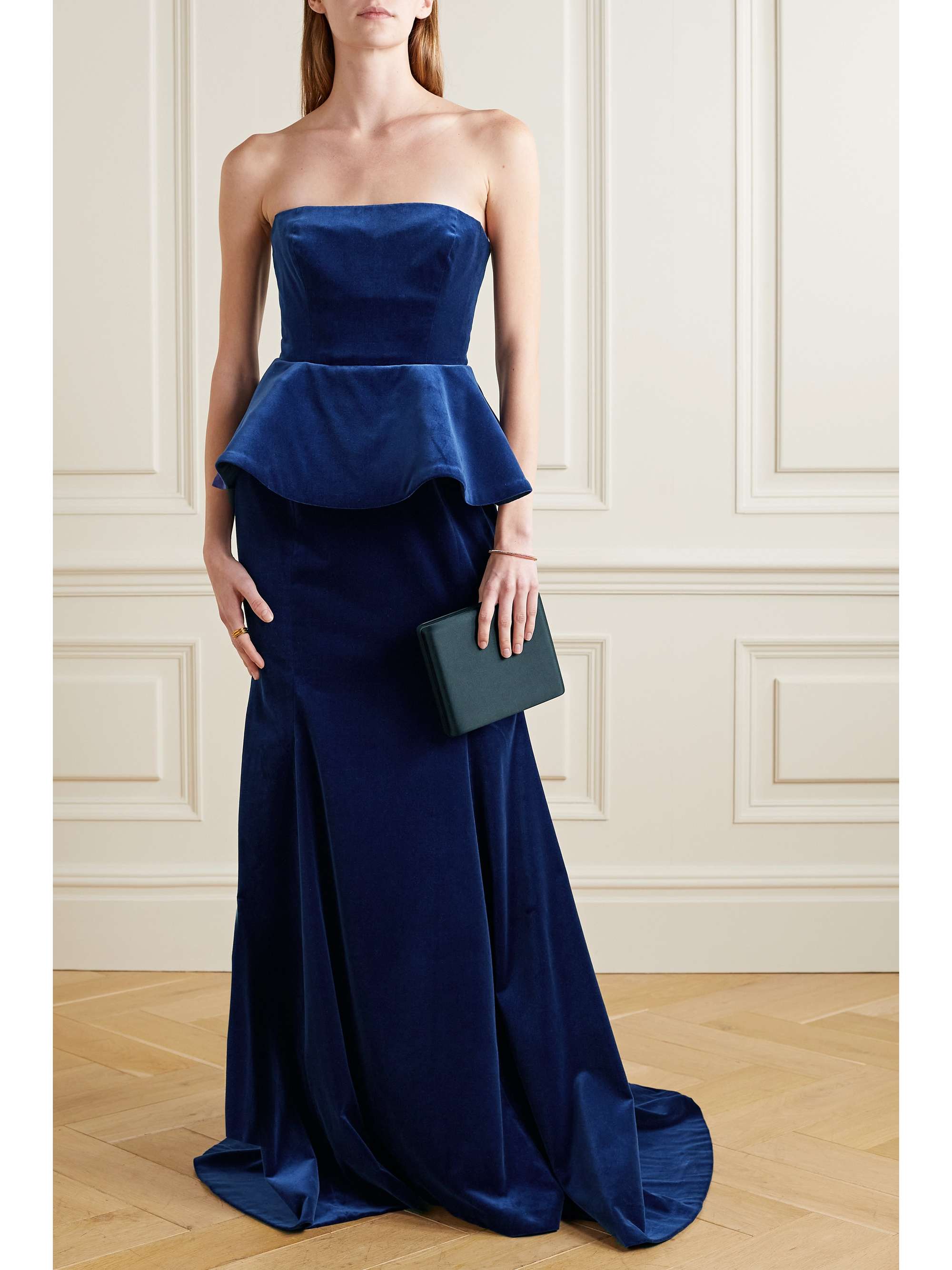 OSCAR DE LA RENTA Strapless ruffled velvet gown
