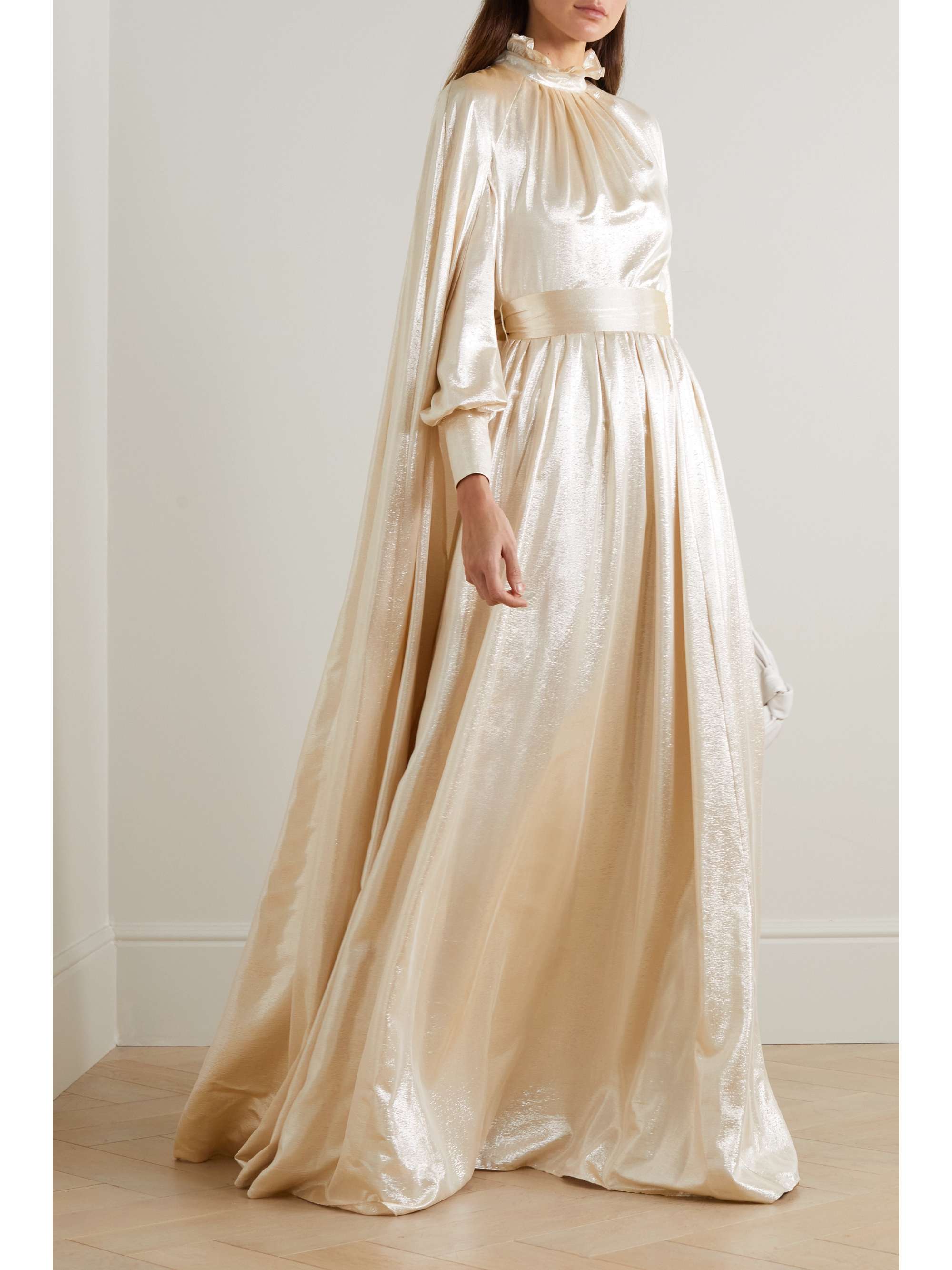 ERDEM Macie Robe aus Lamé aus einer Seiden-Lurex®-Mischung mit Bindegürtel und Cape-Effekt