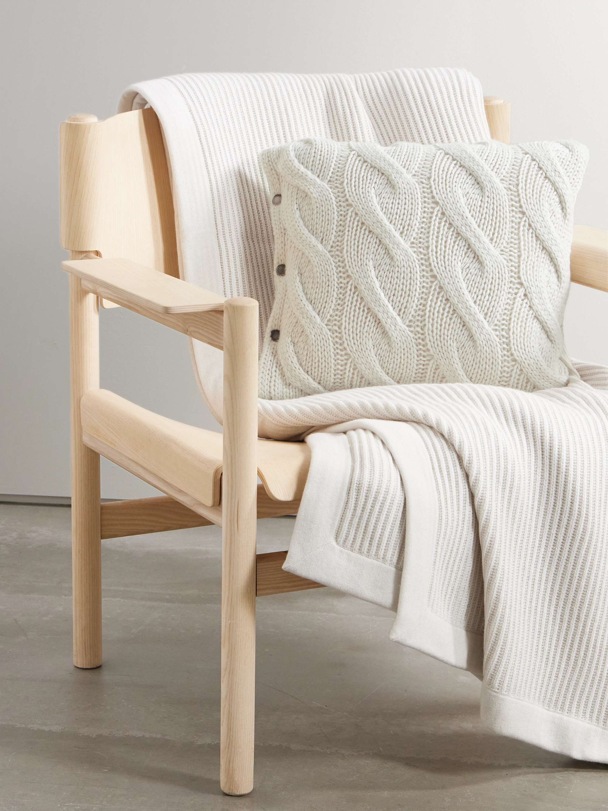 BRUNELLO CUCINELLI Cable-knit cashmere cushion