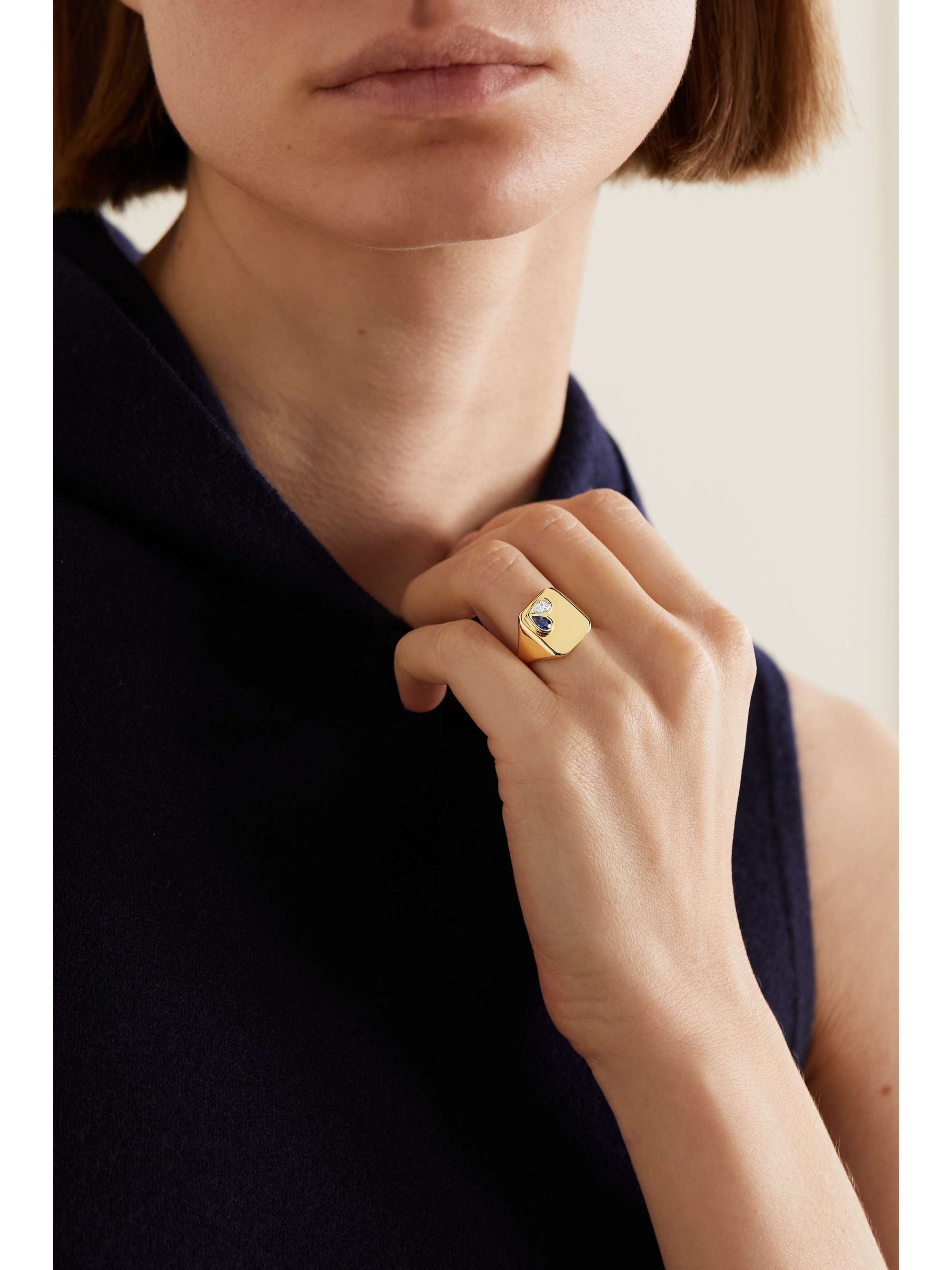 GEMELLA Sweetheart 18-karat gold, sapphire and diamond signet ring