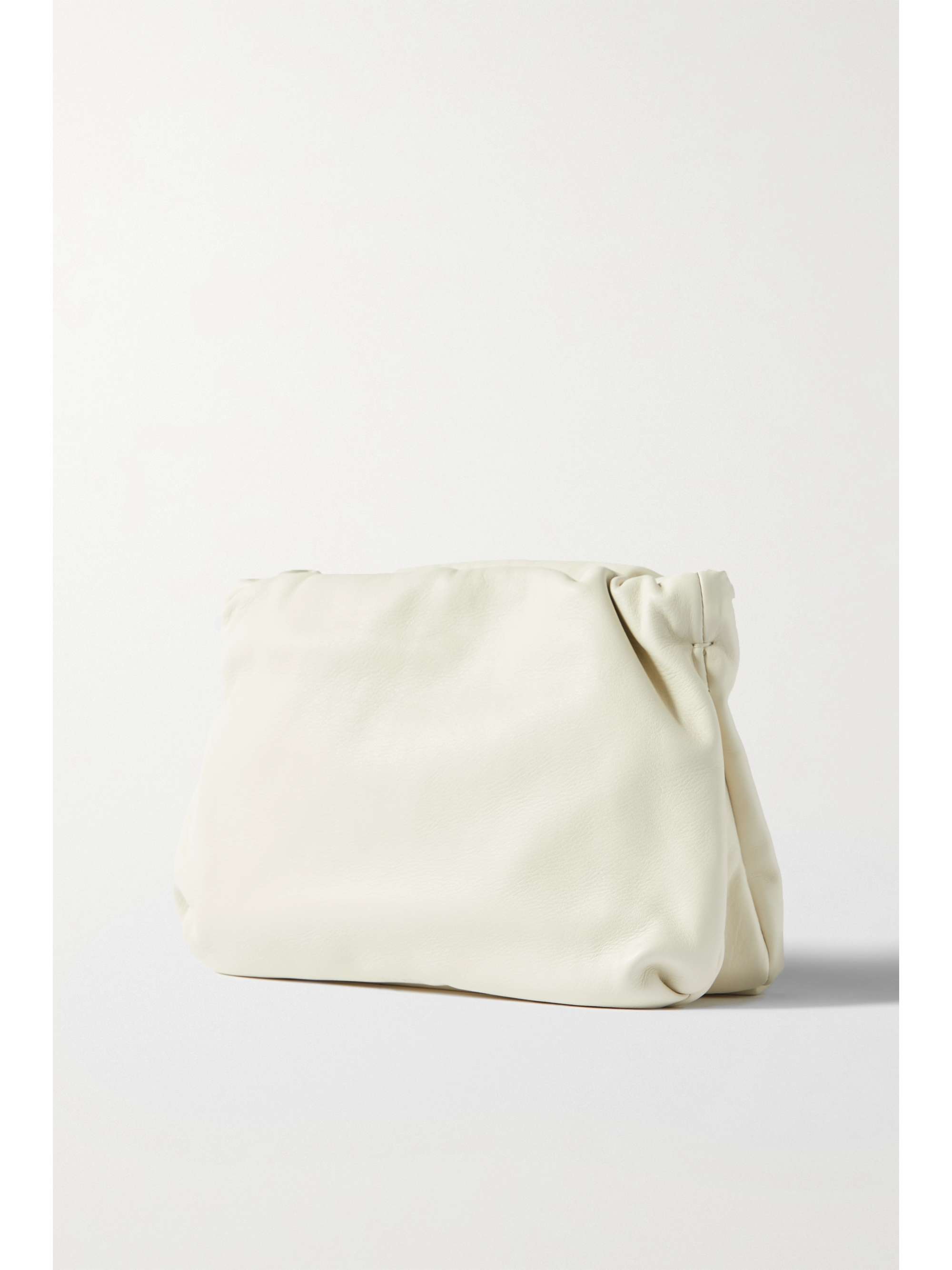 THE ROW Bourse Clutch aus strukturiertem Leder