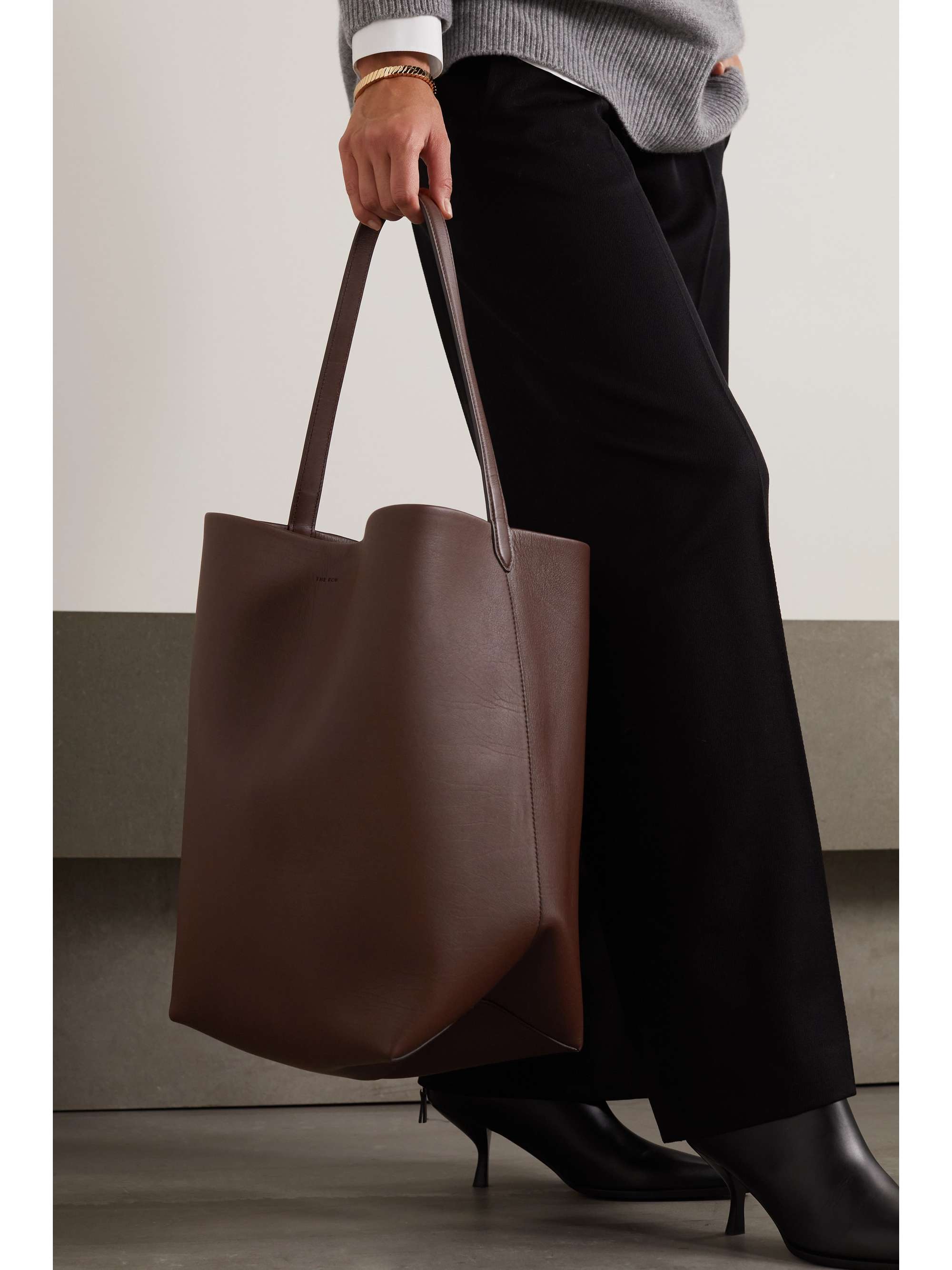 THE ROW 파크 라지 레더 토트 페칭