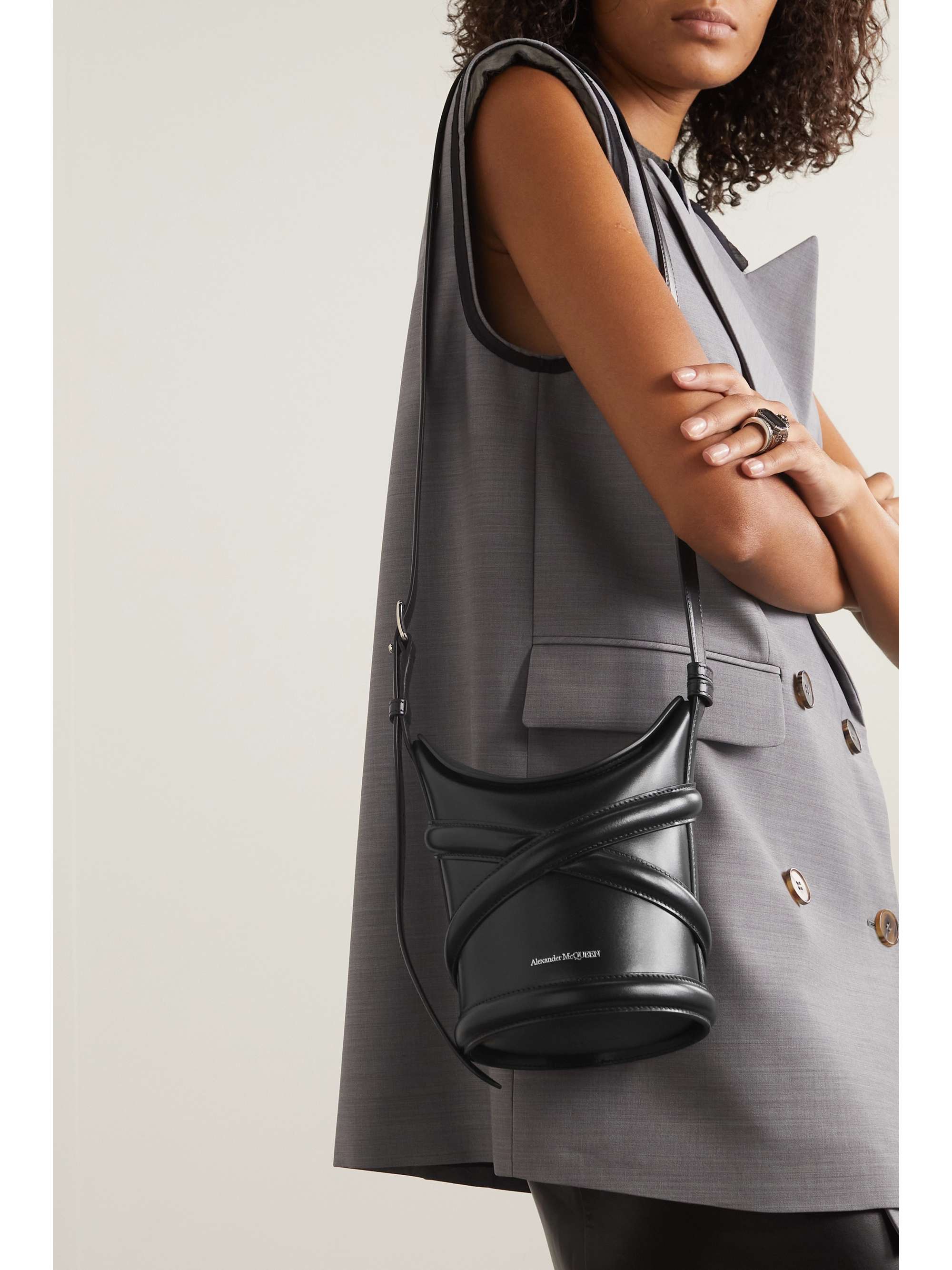 ALEXANDER MCQUEEN The Curve small leather bucket bag | NET-A-PORTER