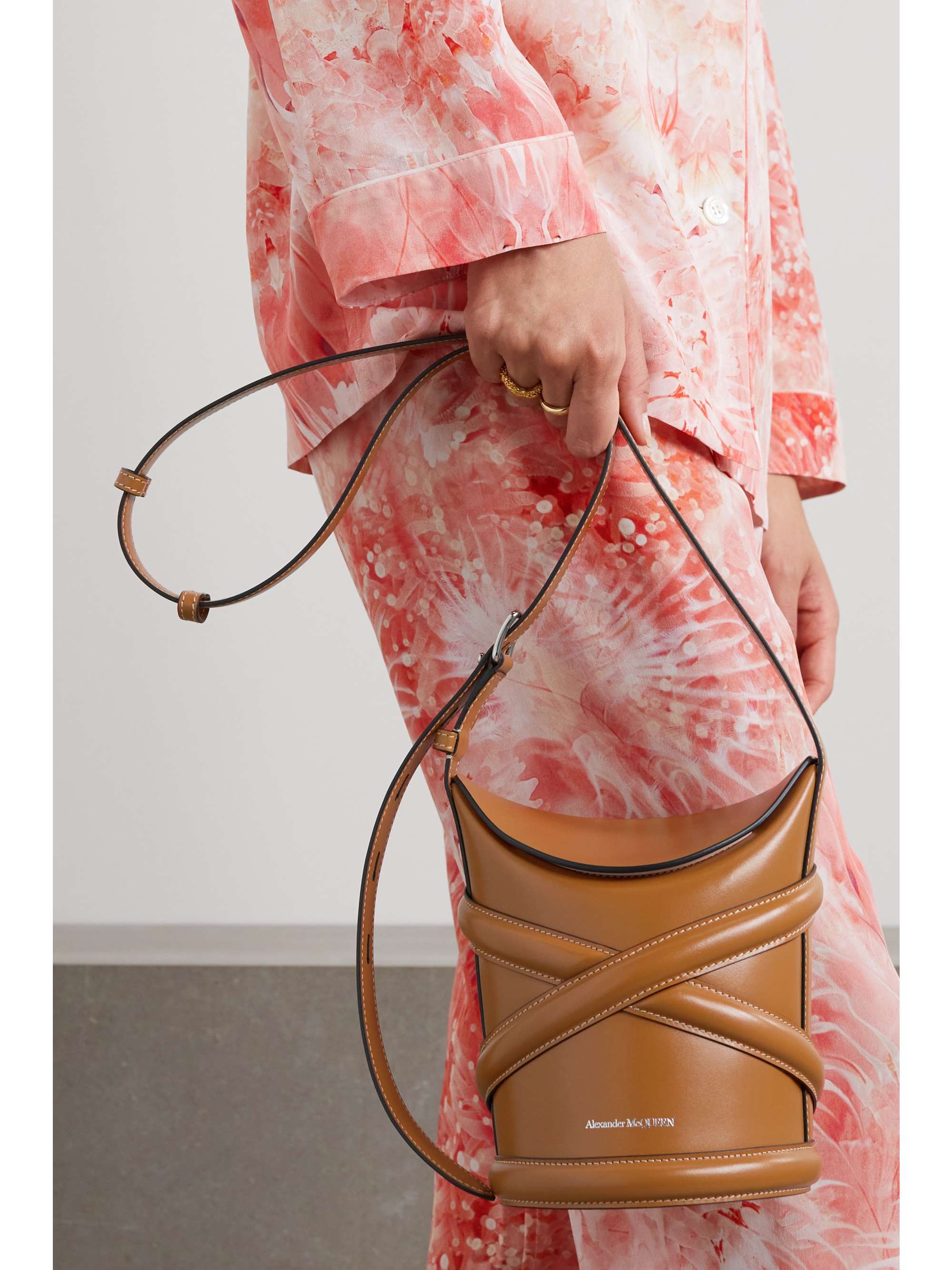 ALEXANDER MCQUEEN The Curve leather bucket bag