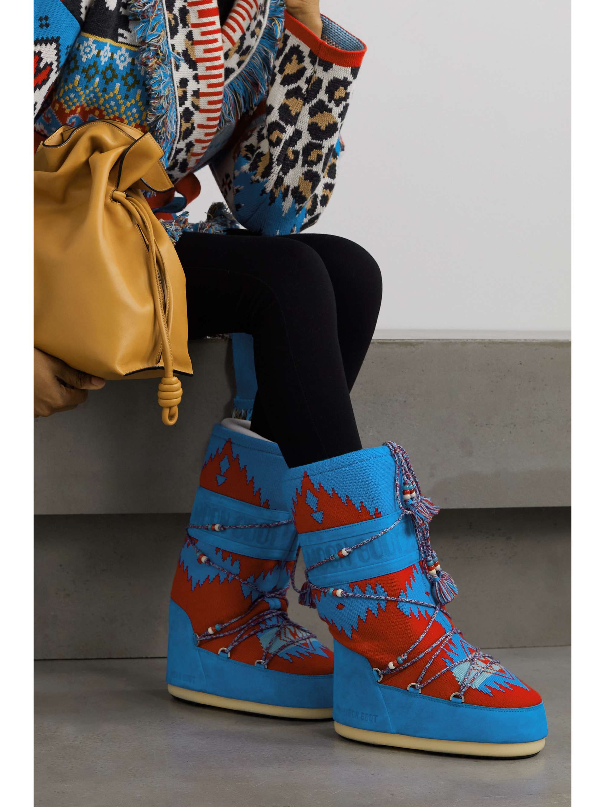 ALANUI Après-skis en laine jacquard et en daim à ornements x Moon Boot