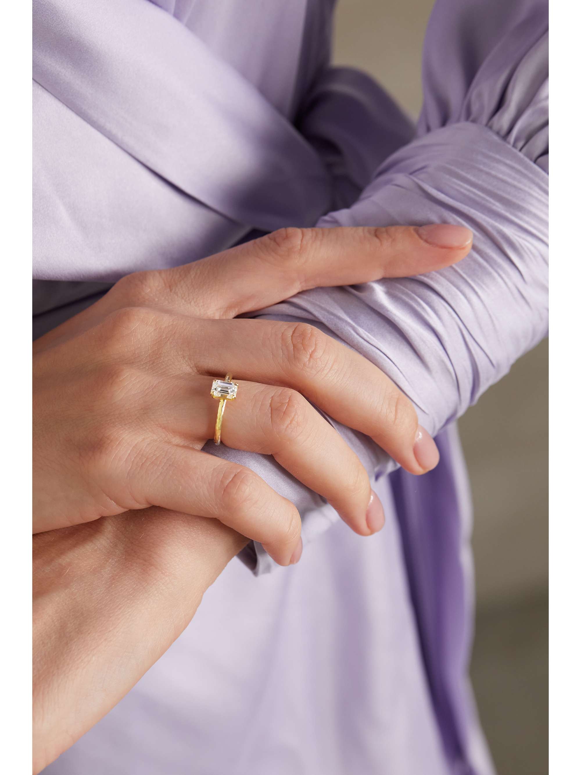 OCTAVIA ELIZABETH NET SUSTAIN + خاتم The Olivia Slim من الذهب المعاد تدويره عيار 18 قيراط والألماس