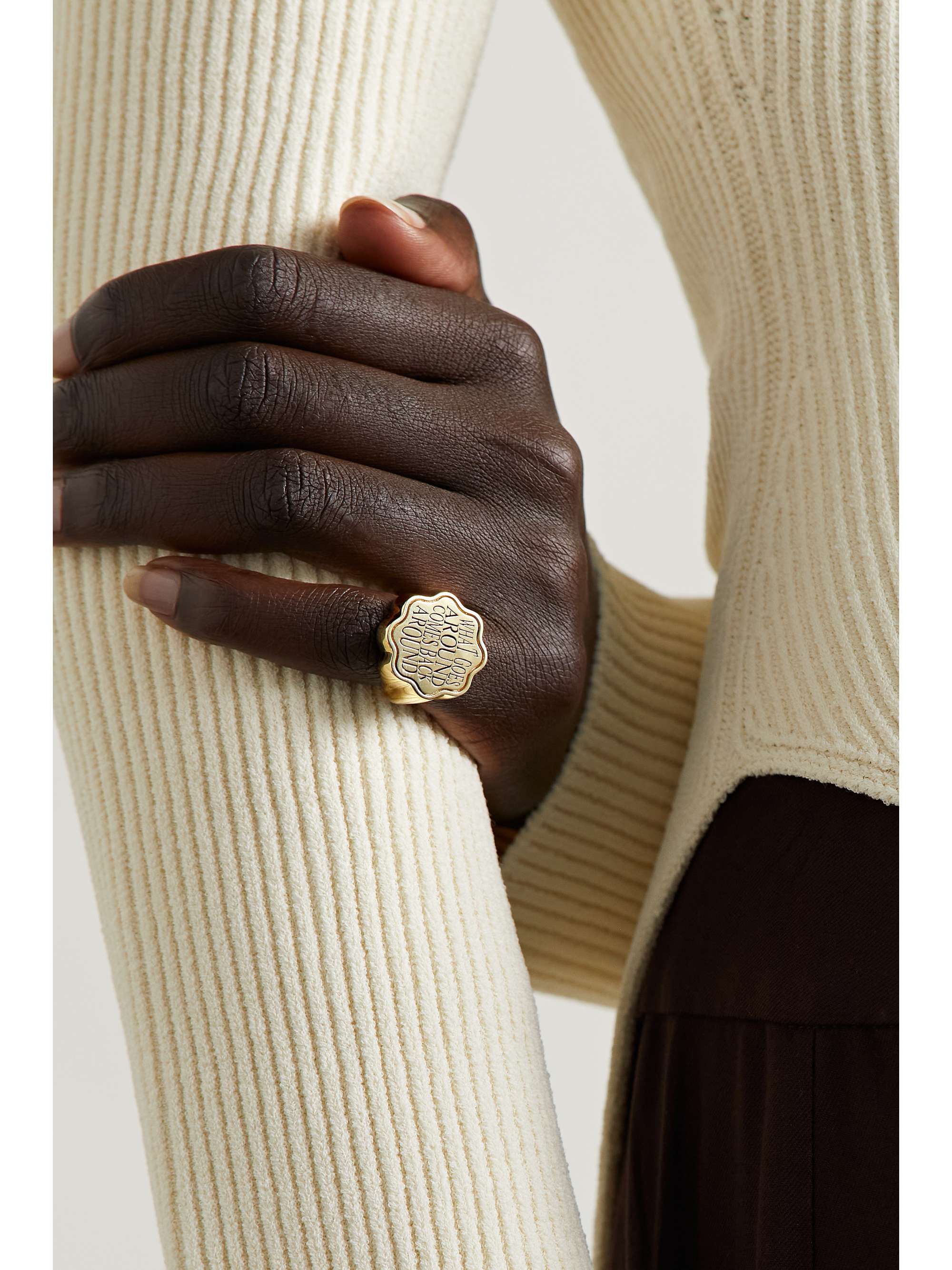 RETROUVAÍ Talisman 14-karat gold signet ring