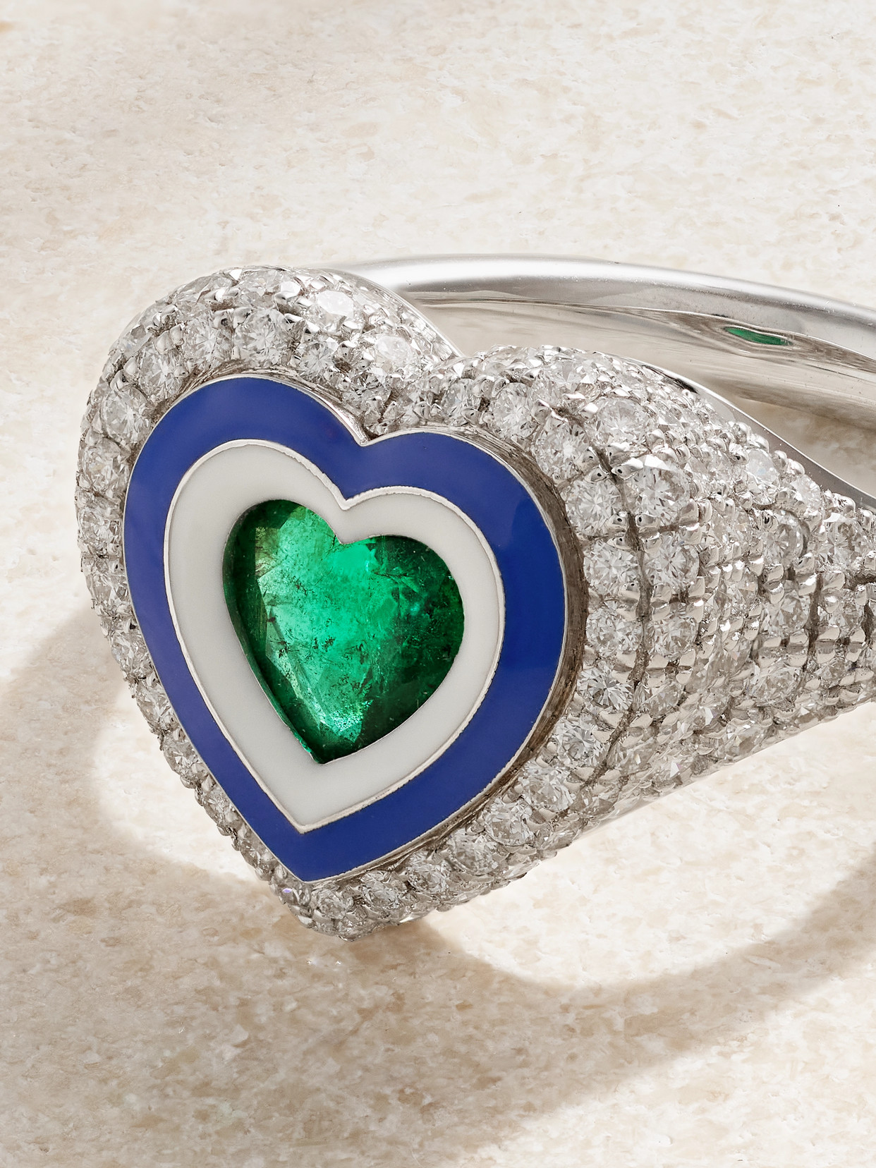 KAMYEN 18-KARAT WHITE GOLD, ENAMEL, DIAMOND AND EMERALD RING