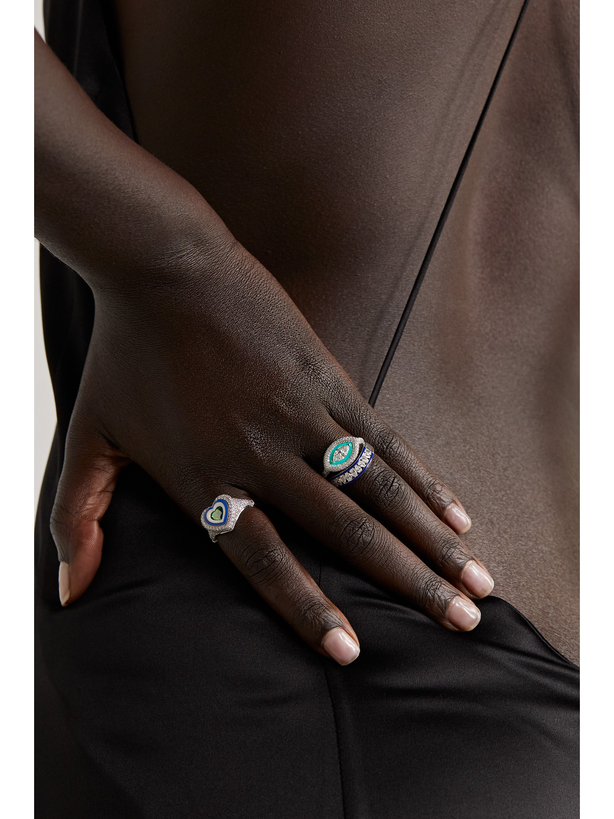 KAMYEN 18-KARAT WHITE GOLD, ENAMEL, DIAMOND AND EMERALD RING
