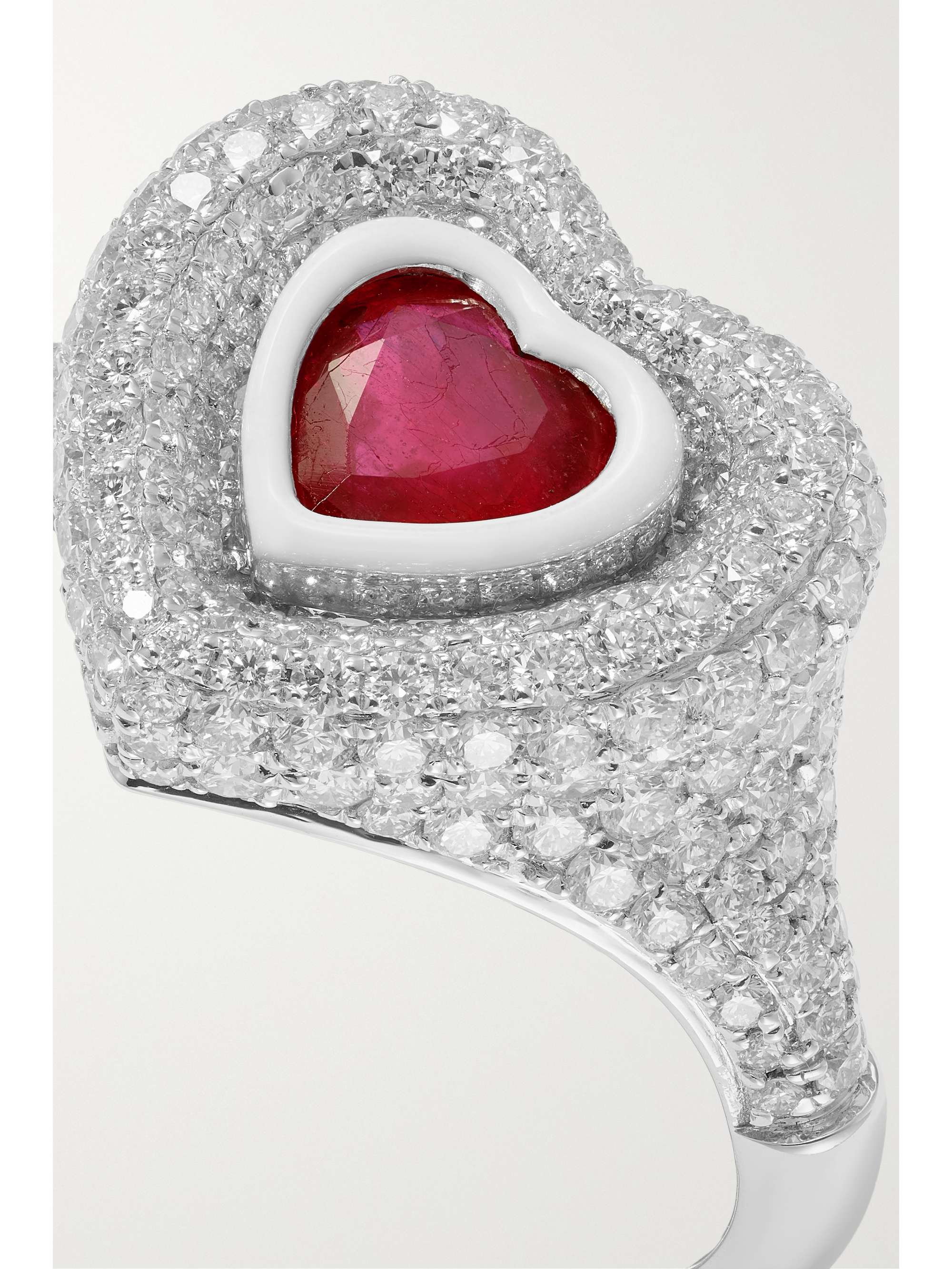 KAMYEN Bague en or blanc 18 carats (750/1000), diamants, rubis et émail