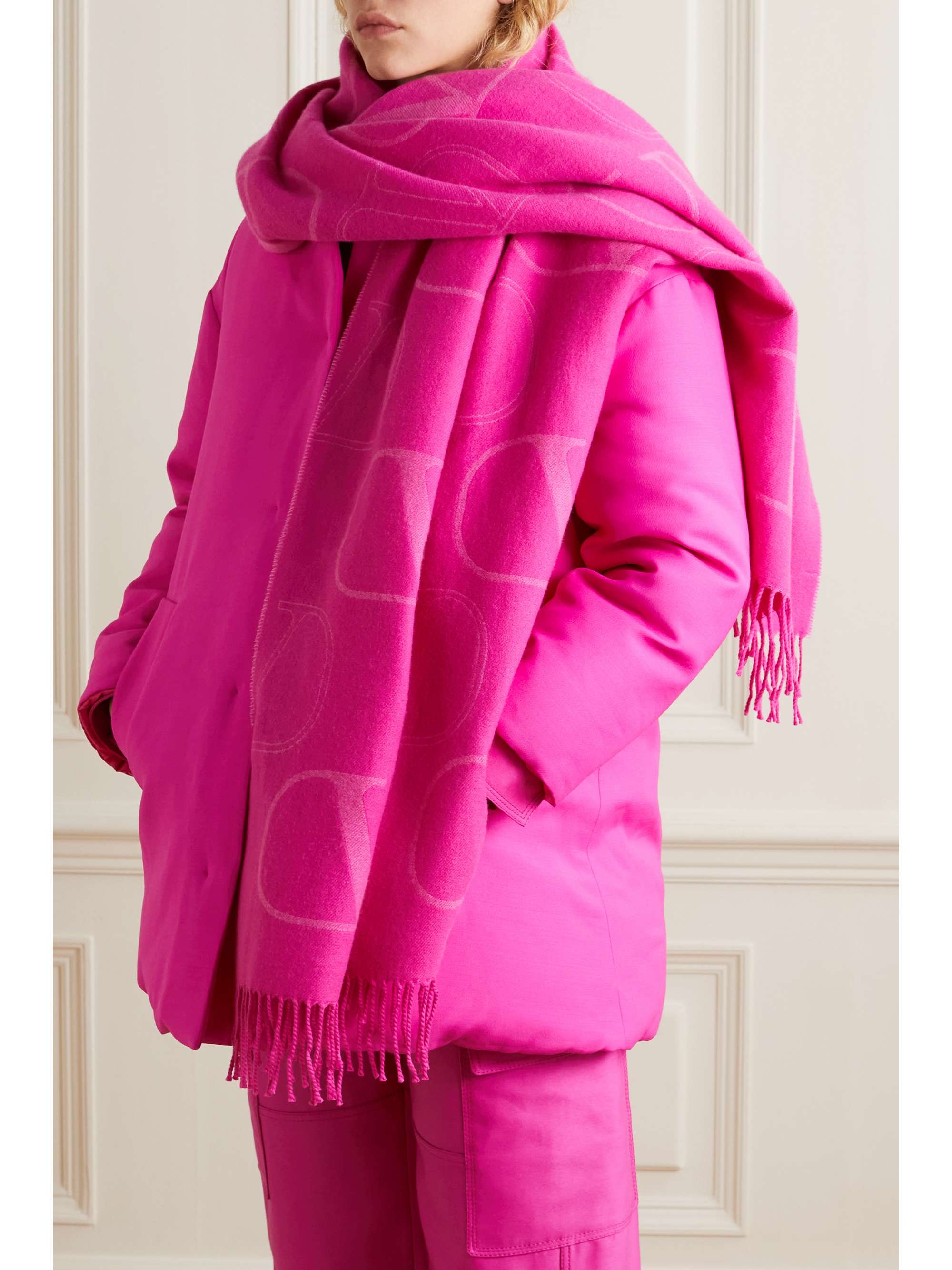 VALENTINO GARAVANI Sciarpa jacquard di lana e cashmere con frange Valentino Garavani