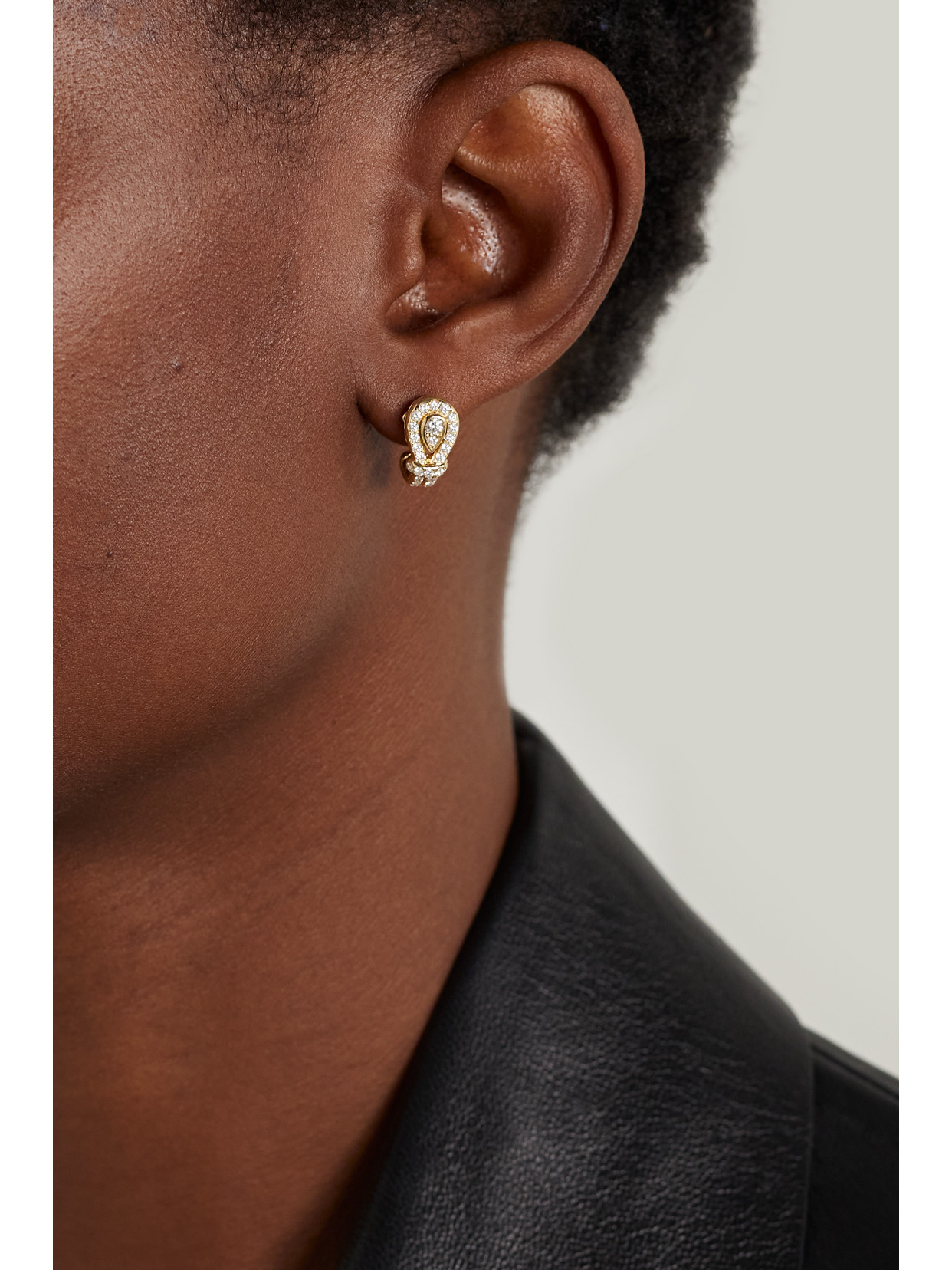 David Yurman Women's Thoroughbred Loop Huggie Hoop Earrings In 18k Yellow Gold With 0.6 Tcw Full Pavé Diamonds In Gold