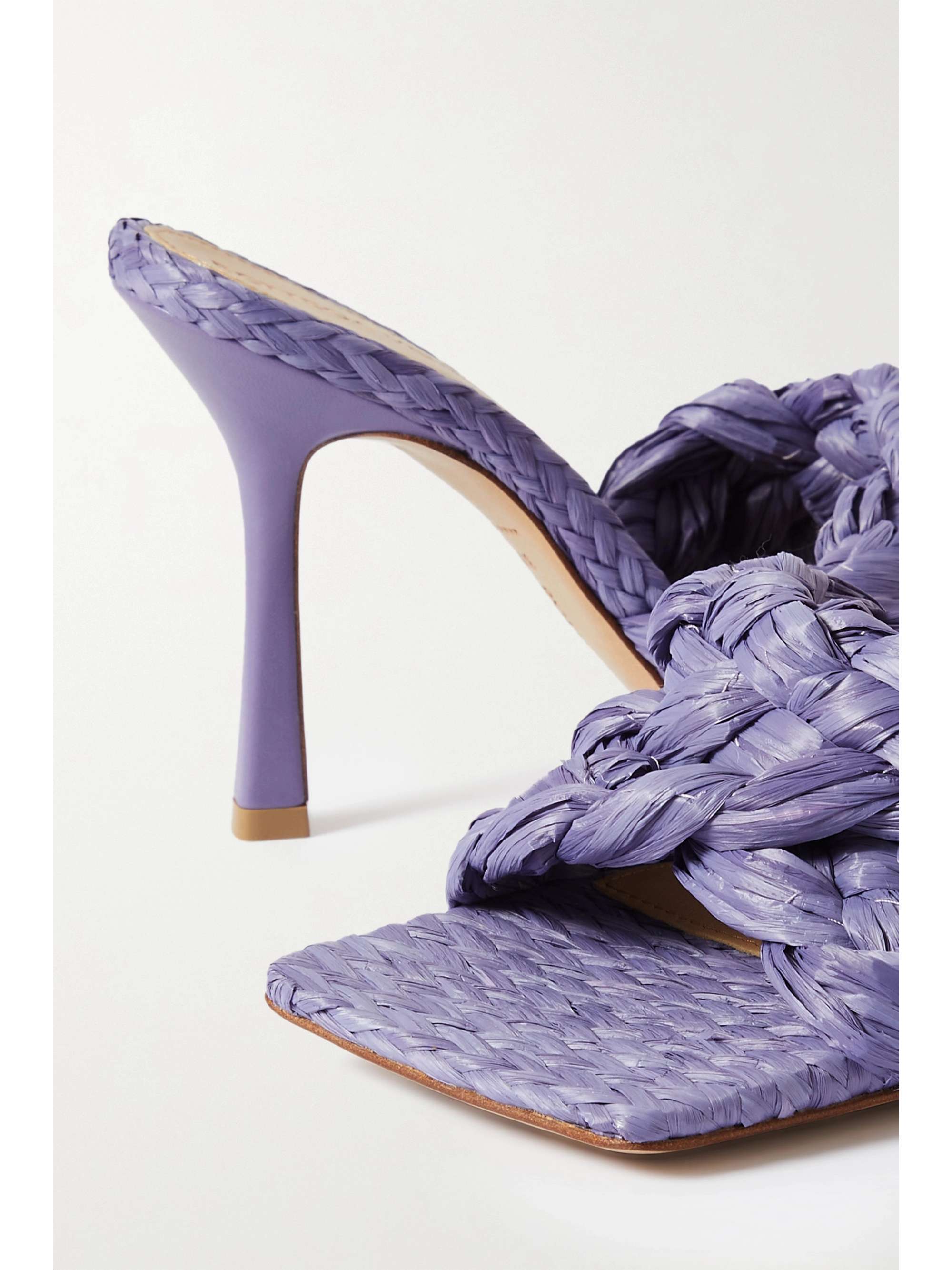 BOTTEGA VENETA Mules en raphia Intrecciato