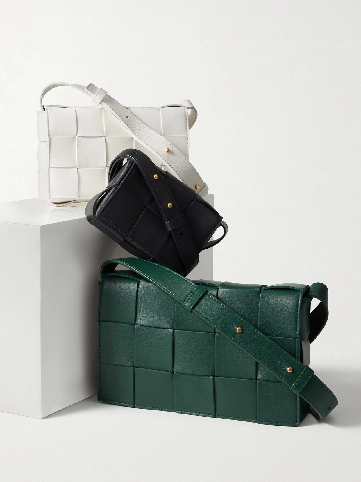 Cassette Medium Intrecciato Shoulder Bag